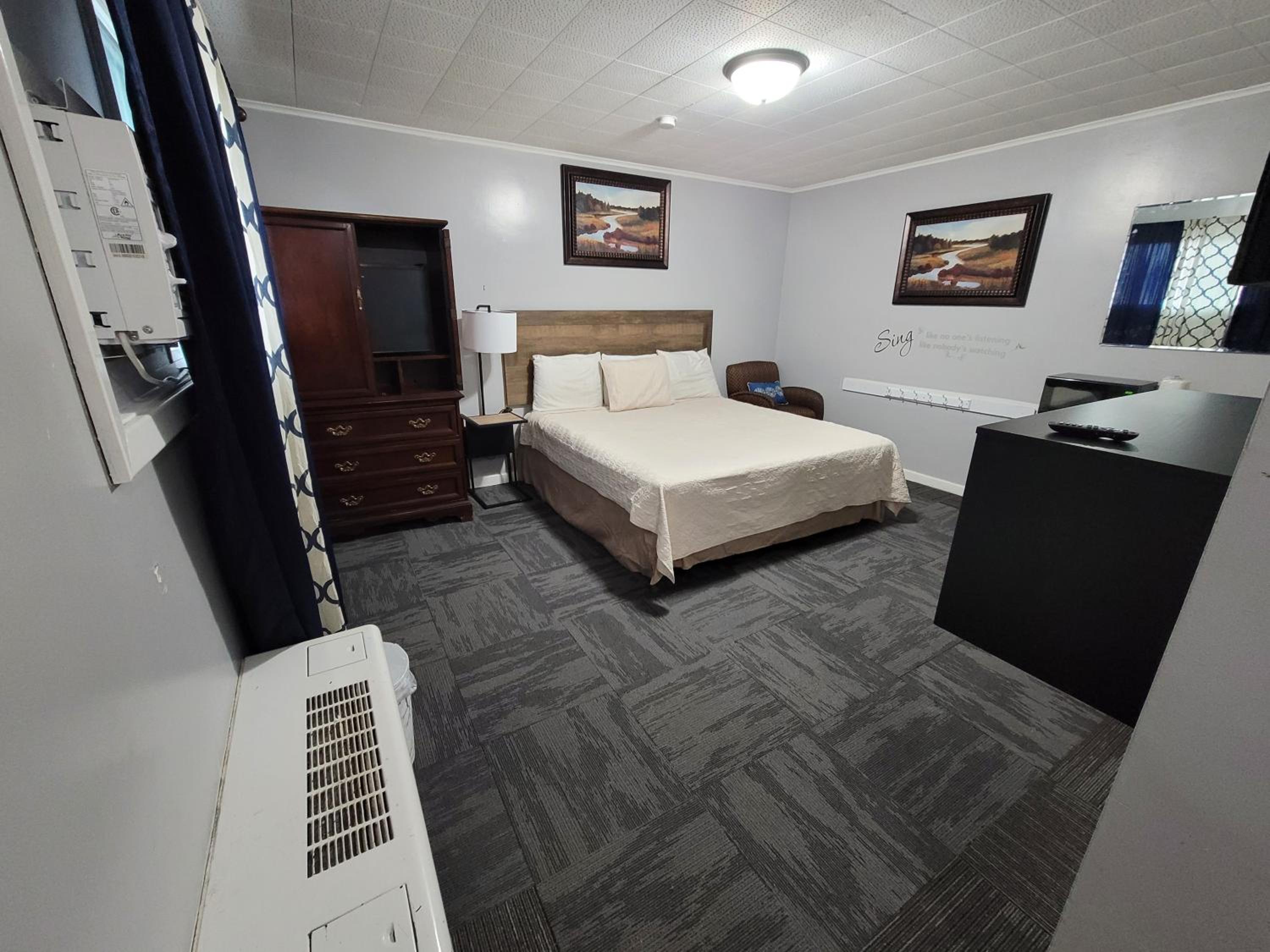 Deluxe King Suite photo 2