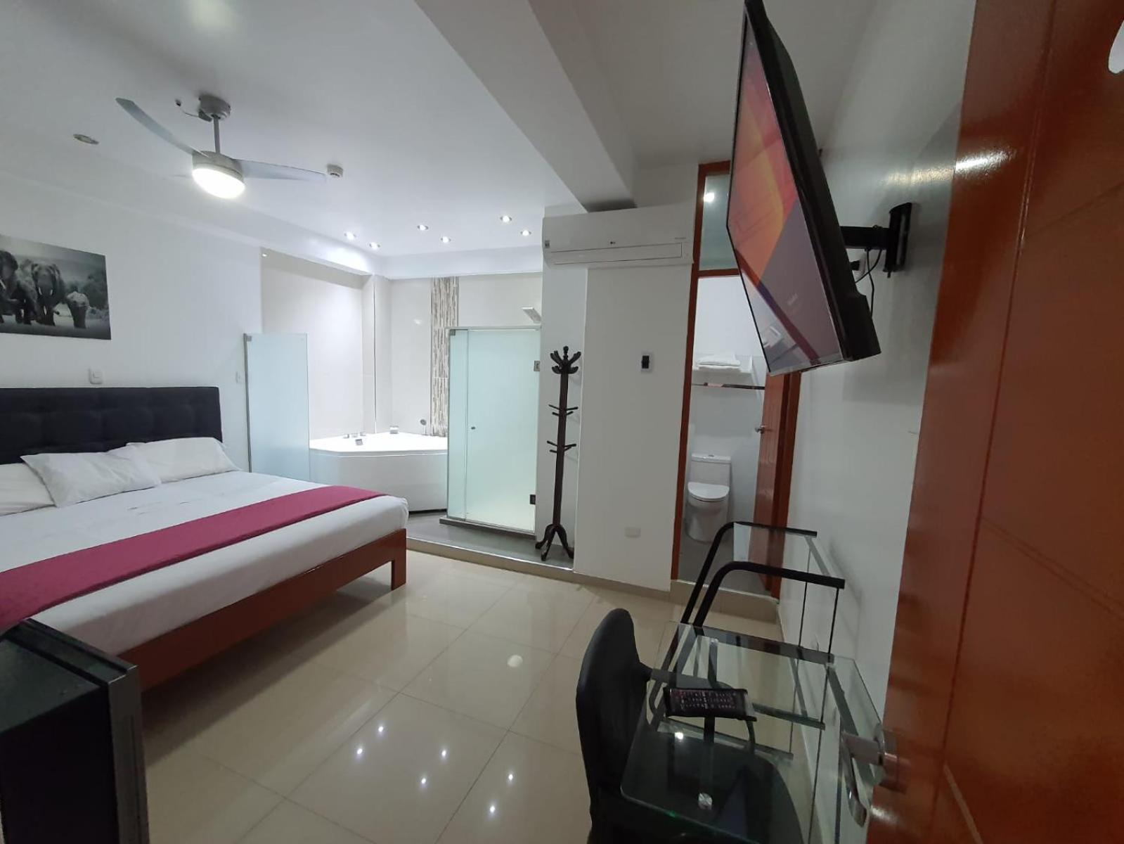 Deluxe Suite with Spa Bath