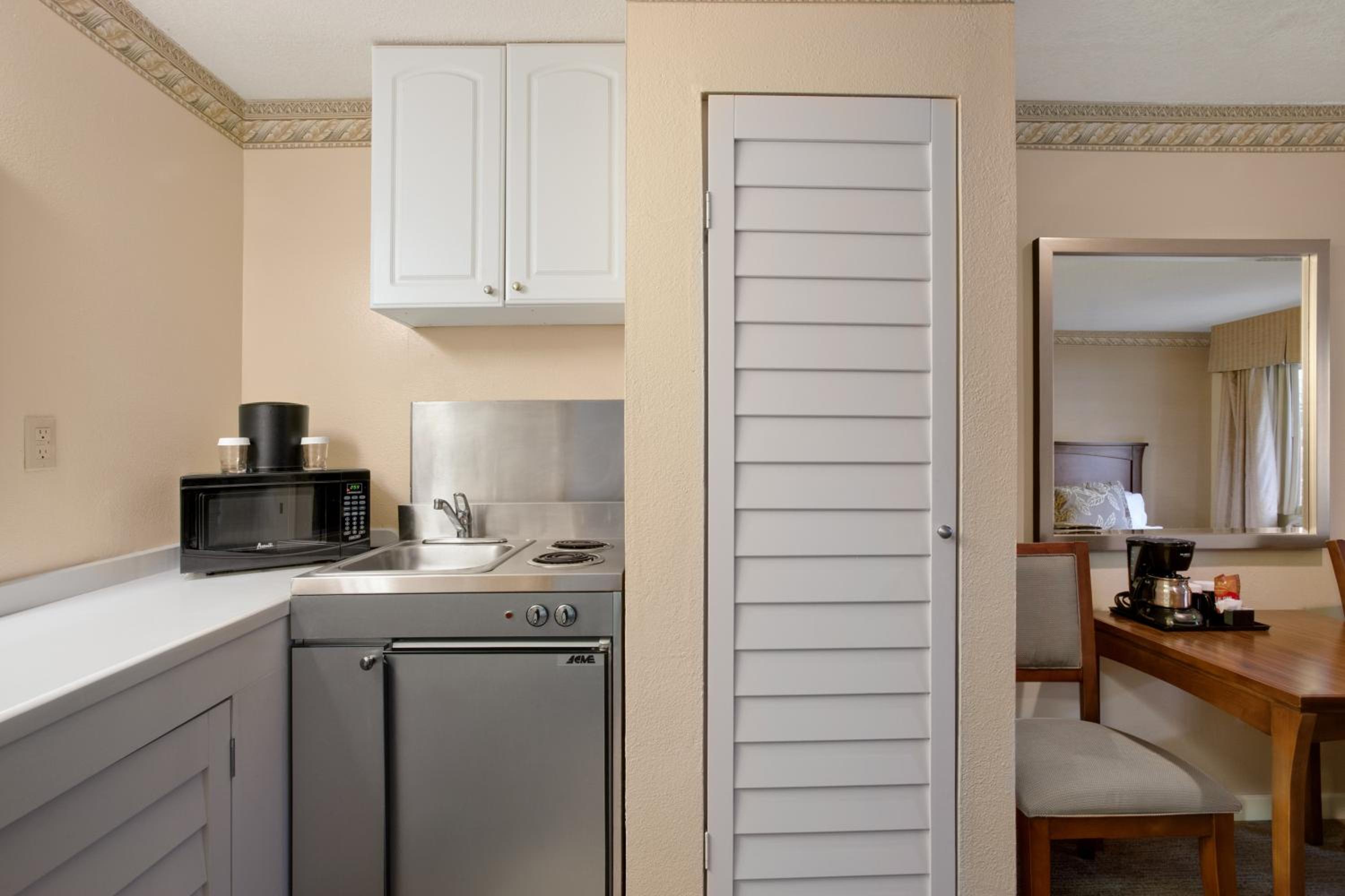 Queen with Two Queen Beds and Kitchenette - Photo 2