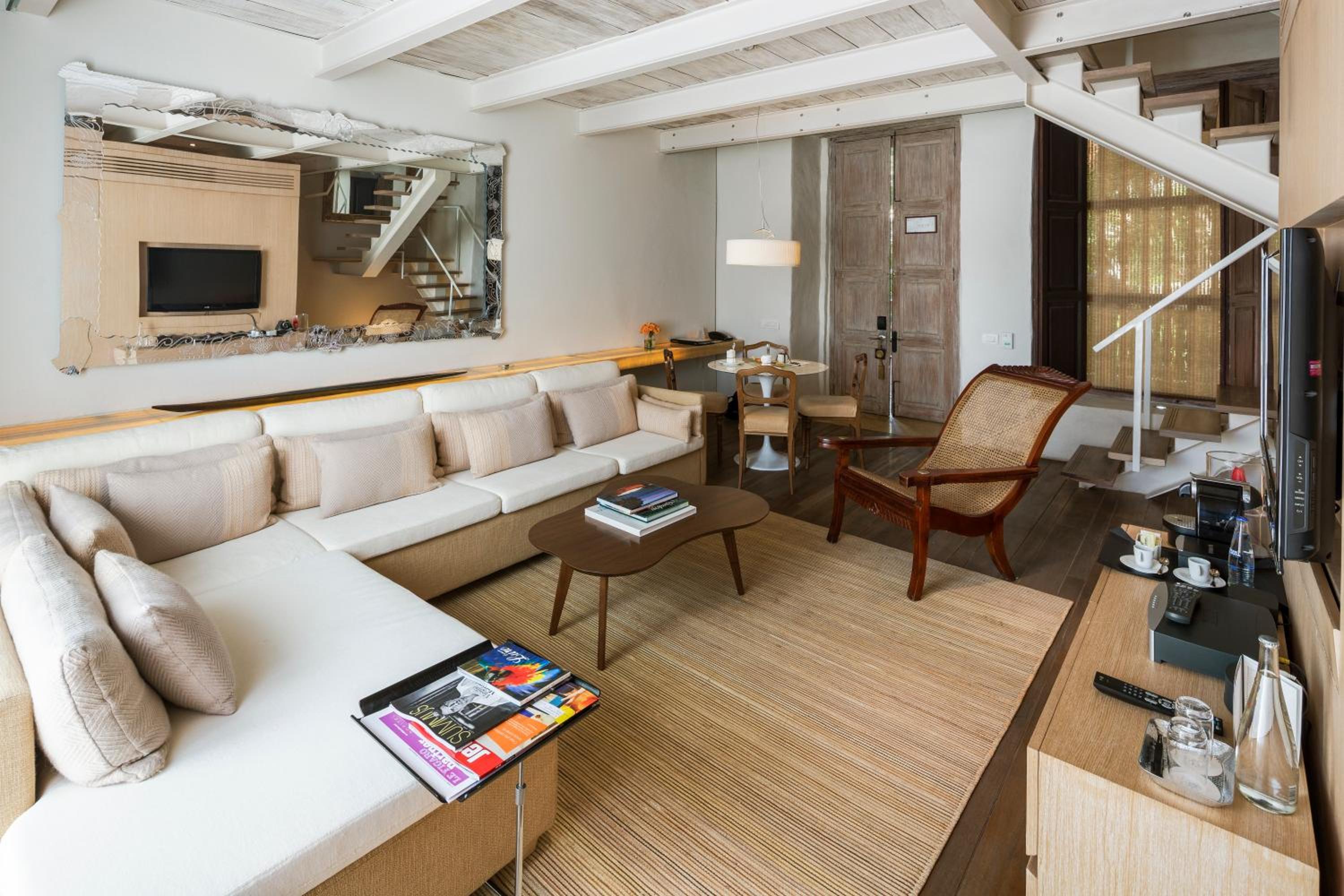 Colonial Duplex King Suite - Photo 7