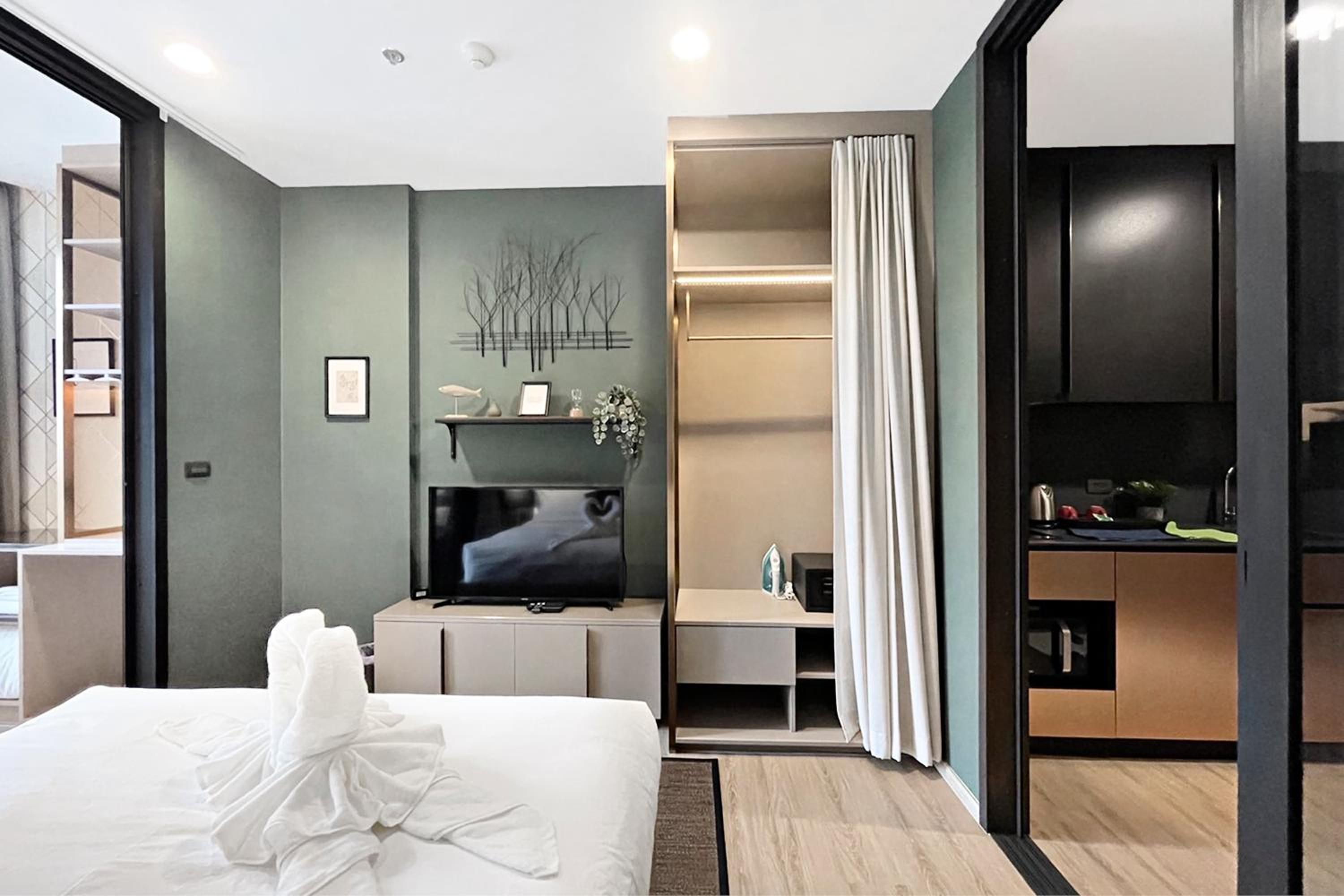 Queen Suite with Sea View - Photo 21
