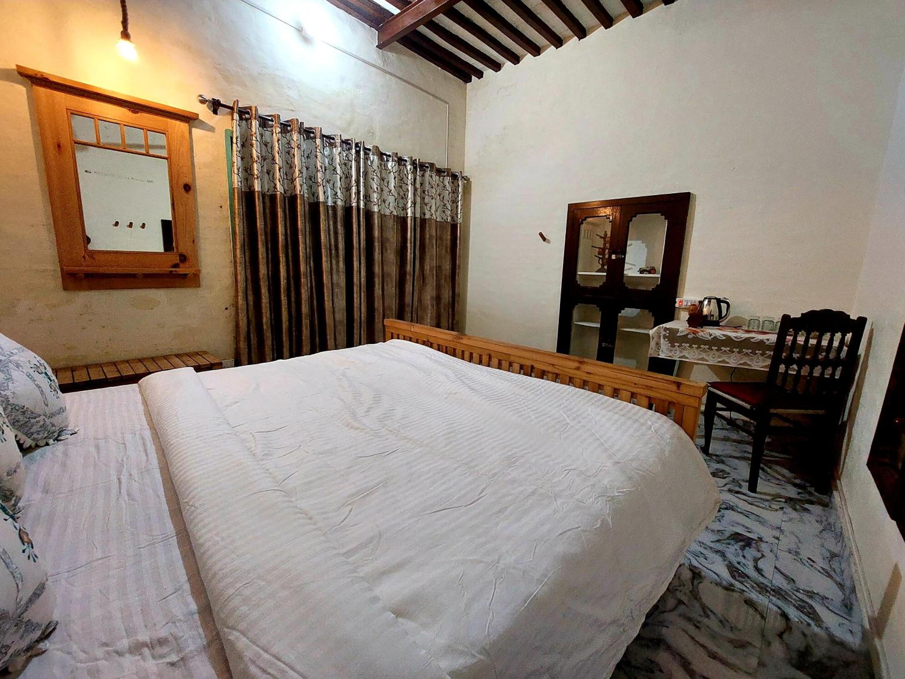 Double Room with Private Bathroom photo 3