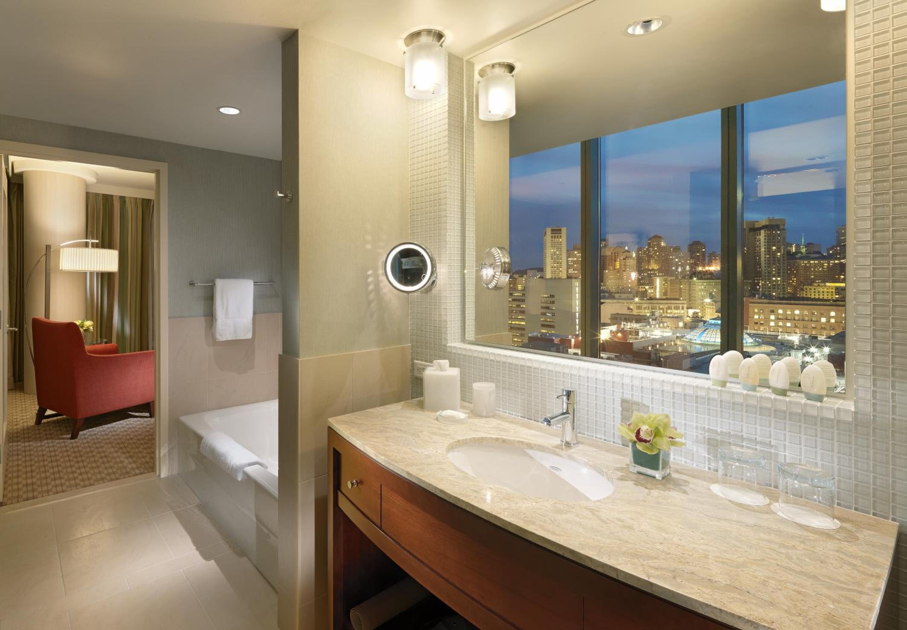 Junior King Suite - Photo 5