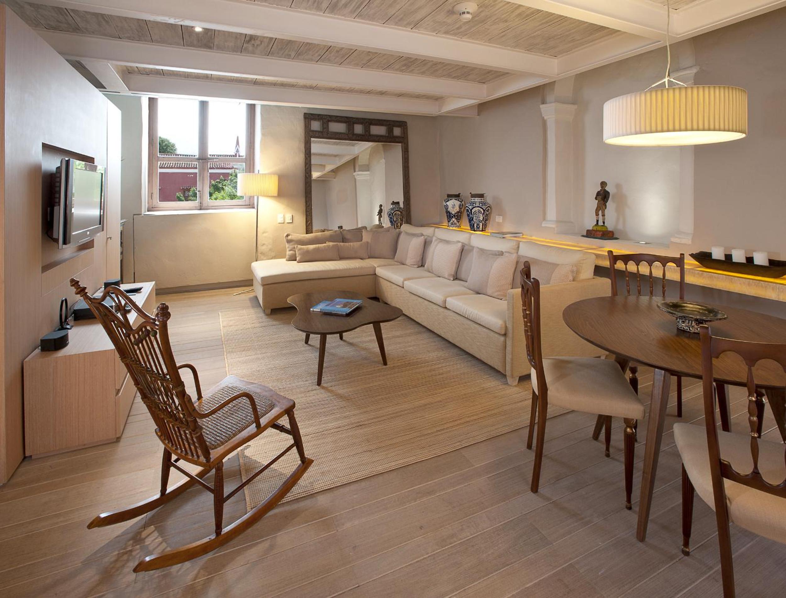 Colonial Duplex King Suite - Photo 8
