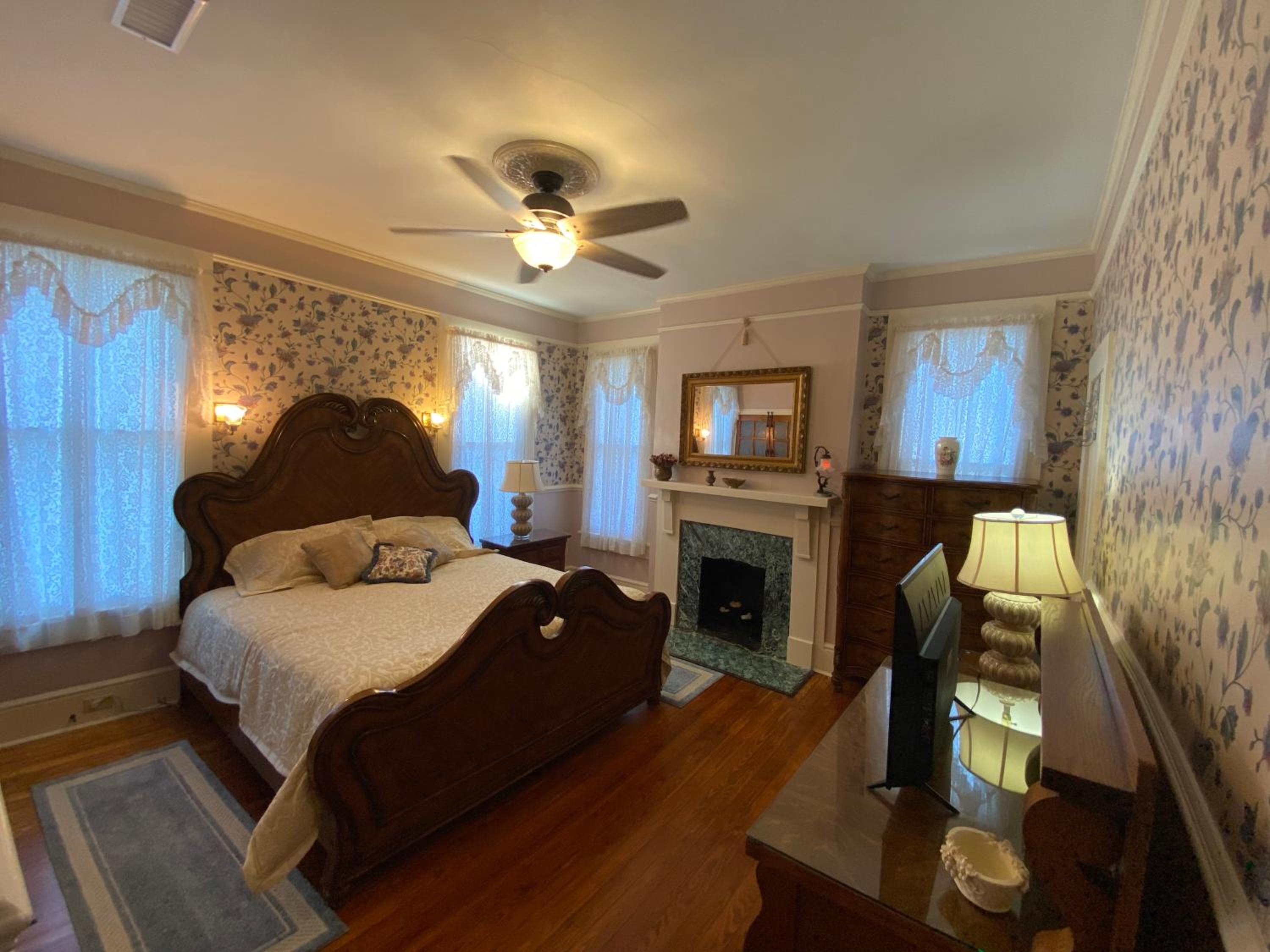 Deluxe King Room