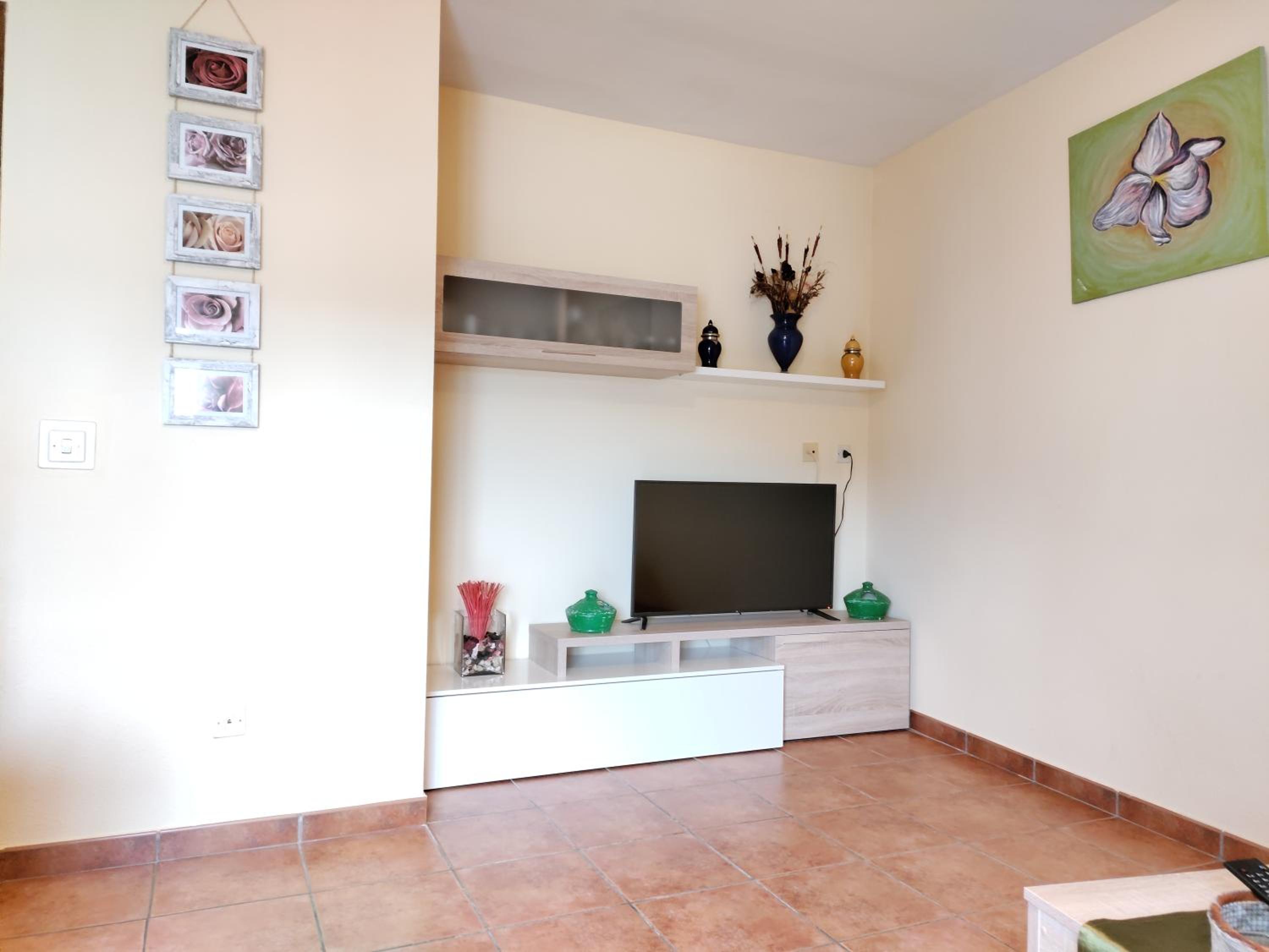 Two-Bedroom Apartment with Balcony photo 2
