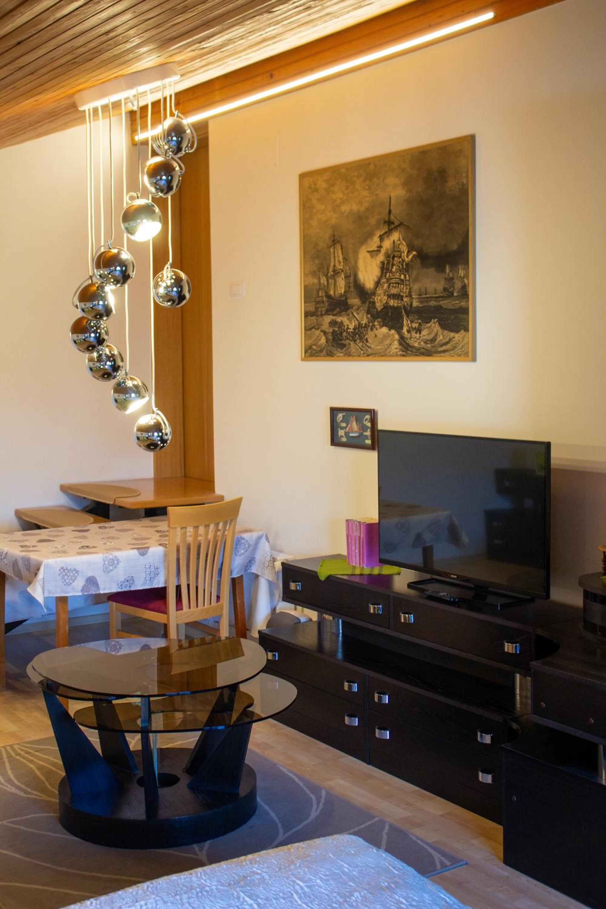 Apartment (6 Adults) photo 3