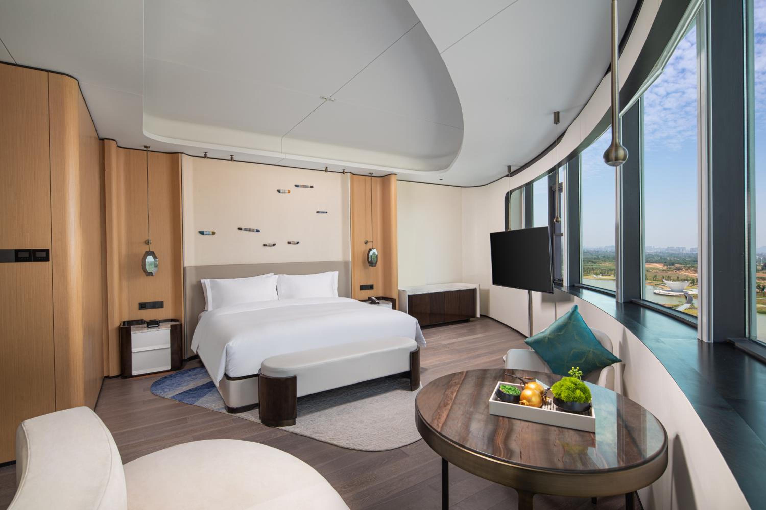 Deluxe Lake View Suite - Photo 4