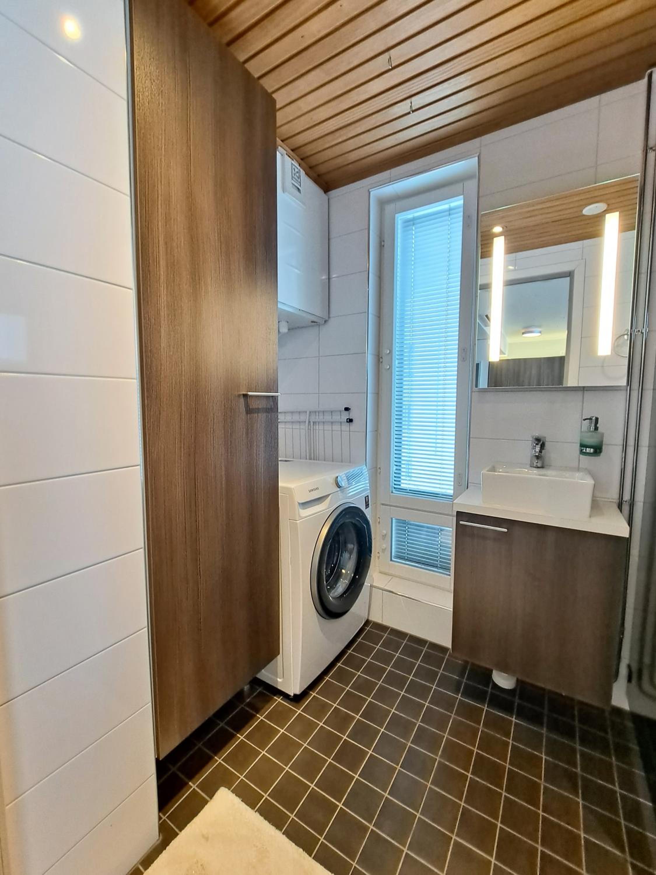 Apartment with Sea View - Photo 6