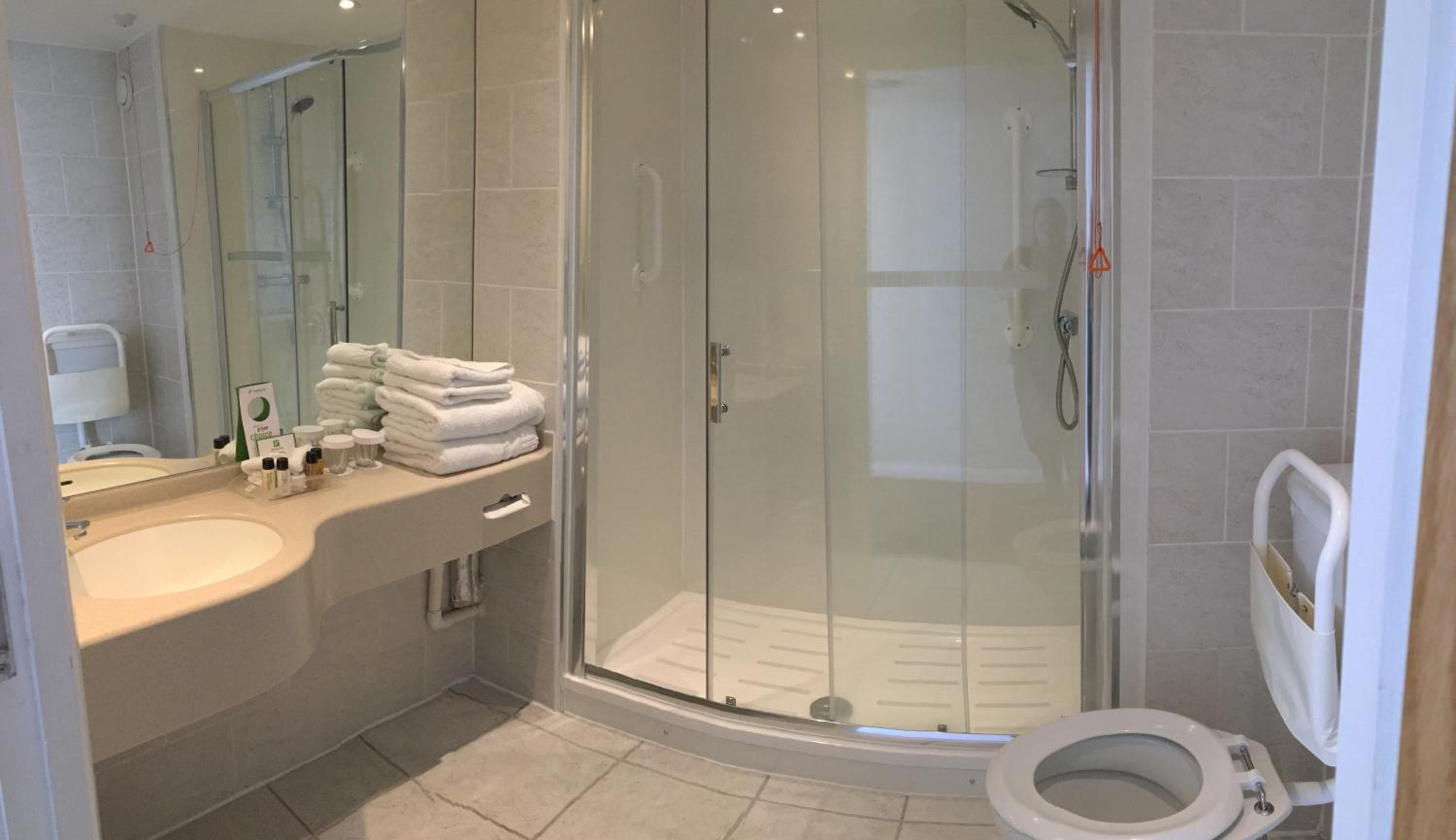 Standard King Room - Disability Access photo 2