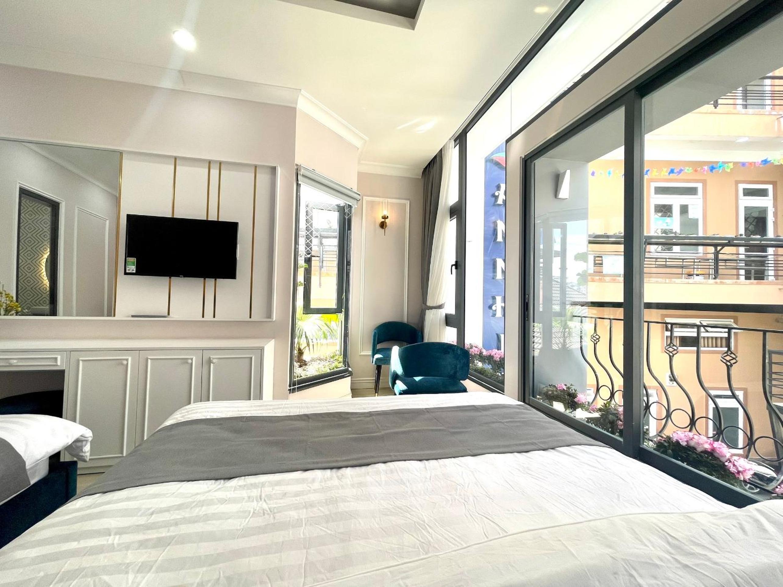 Quadruple Room with Balcony - Photo 9