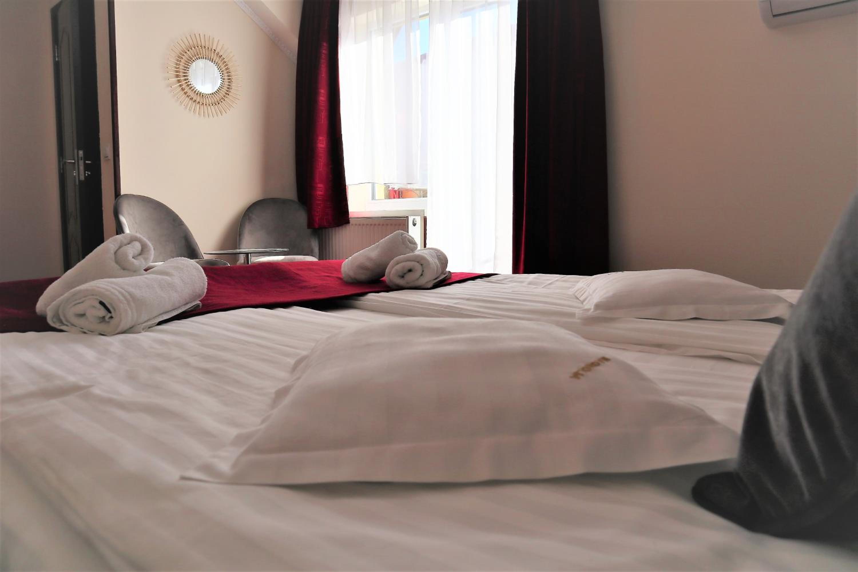 Double or Twin Room - Photo 4