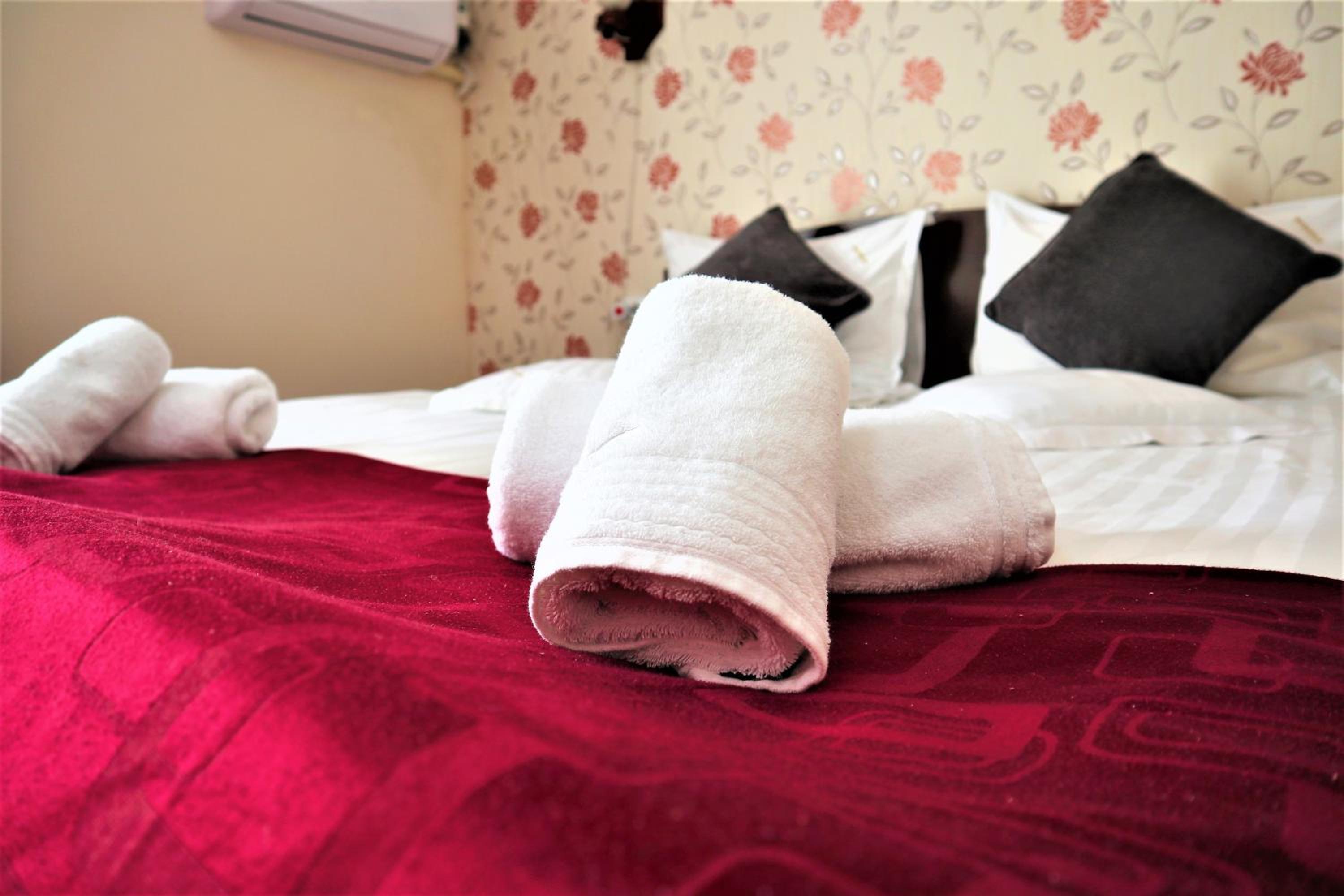 Double or Twin Room - Photo 5