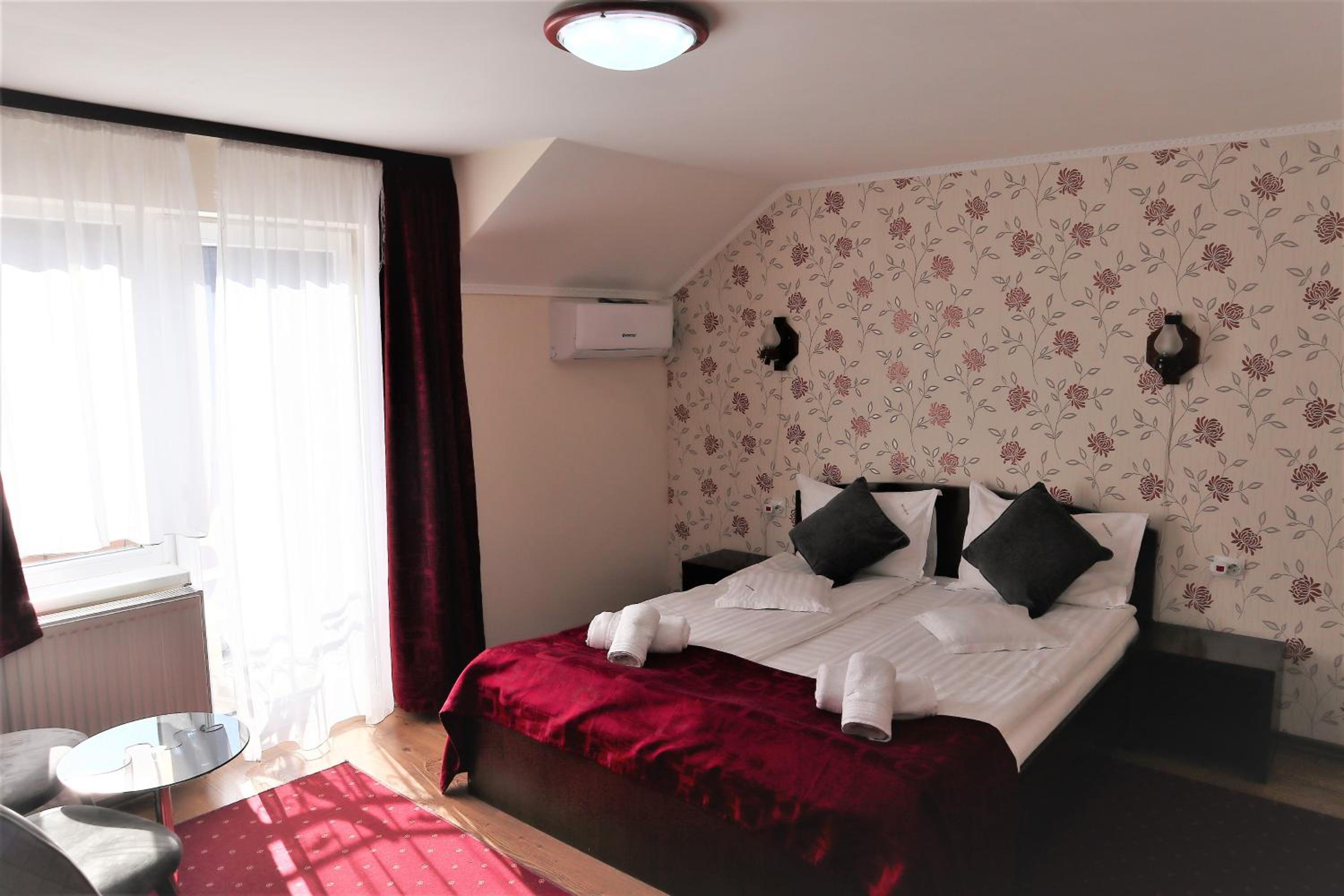 Double or Twin Room - Photo 8