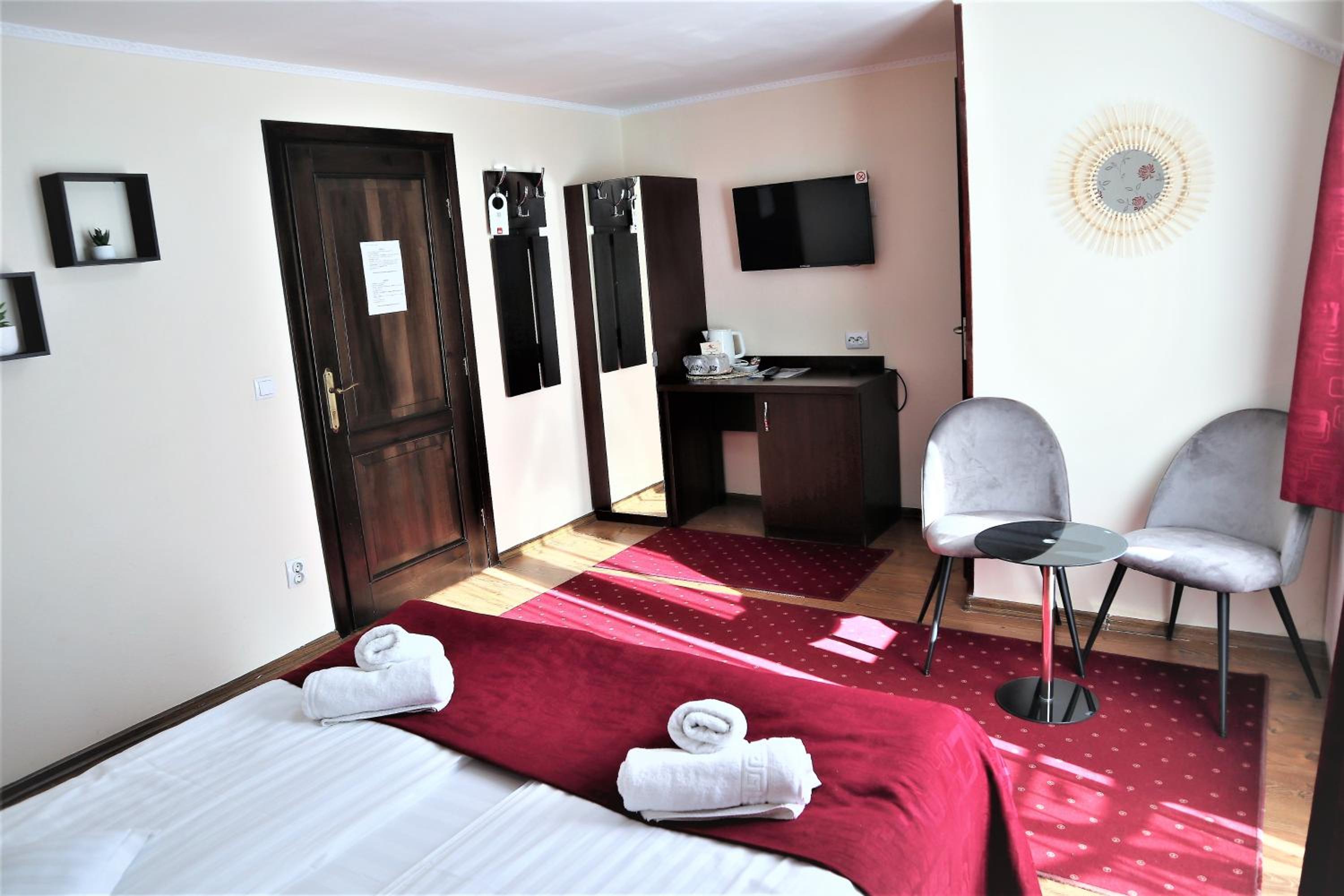 Double or Twin Room - Photo 13