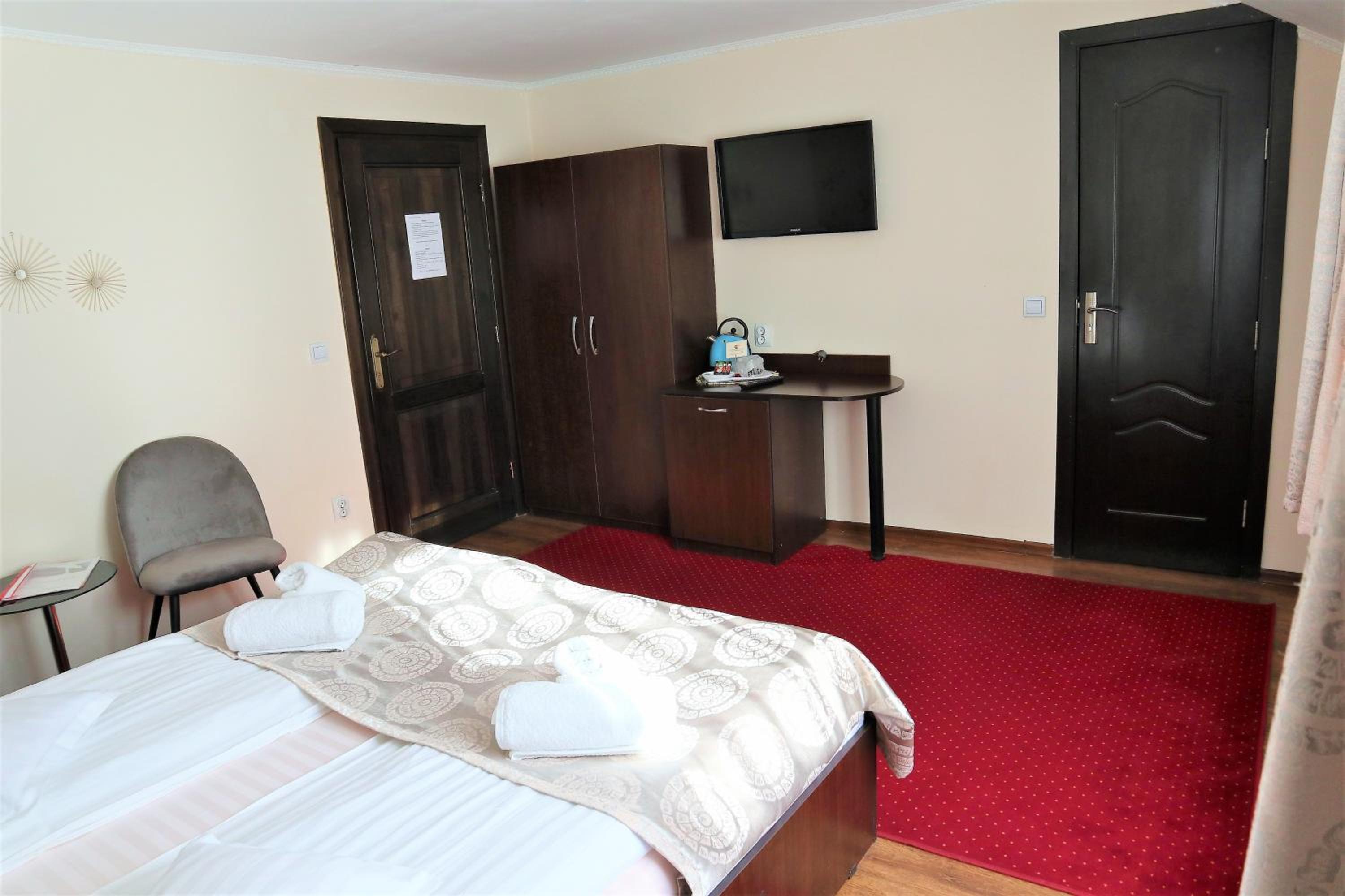 Double or Twin Room - Photo 15