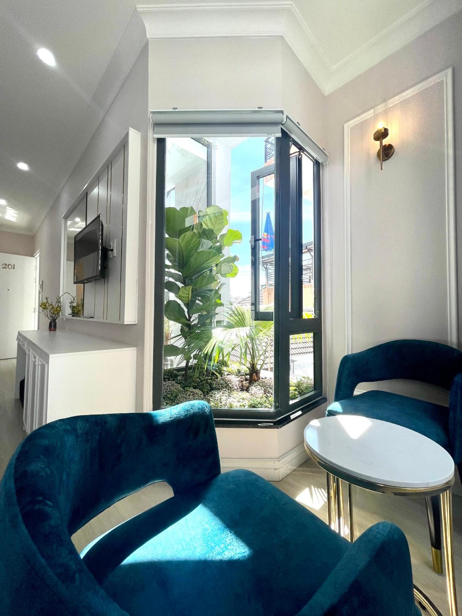 Quadruple Room with Balcony - Photo 5