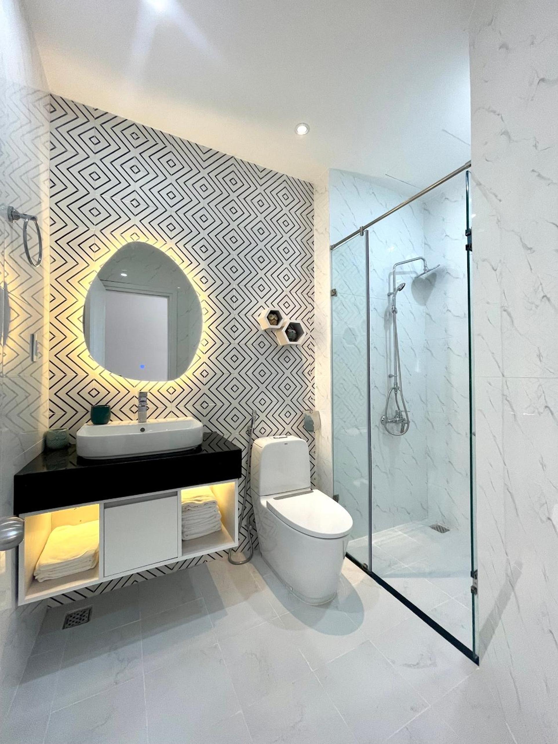 Quadruple Room with Balcony - Photo 7