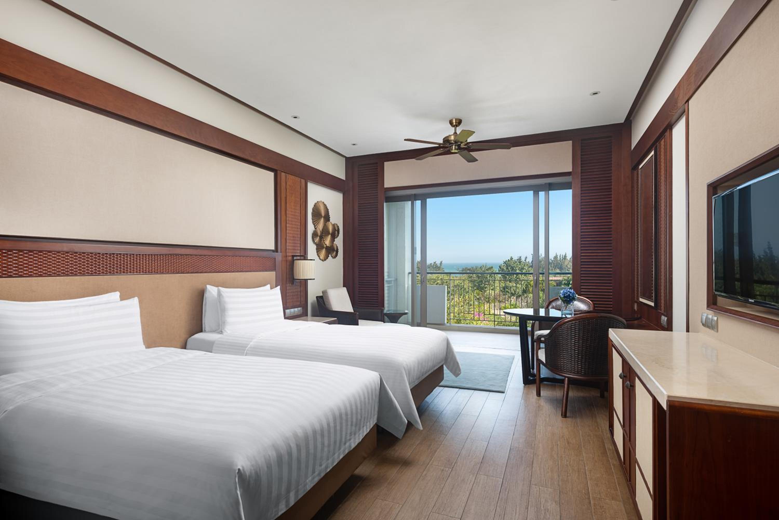 Horizon Sea View Twin Room photo 2