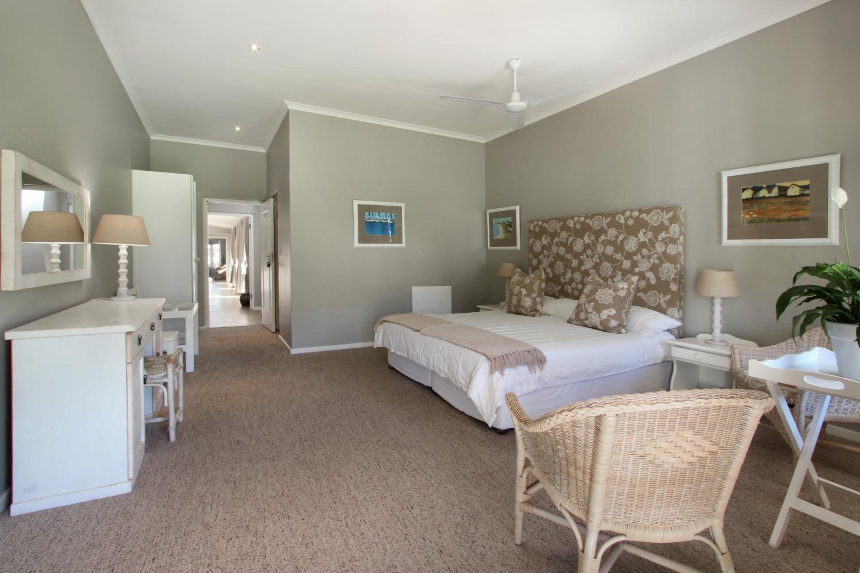 Double Room with Mountain View - Photo 16