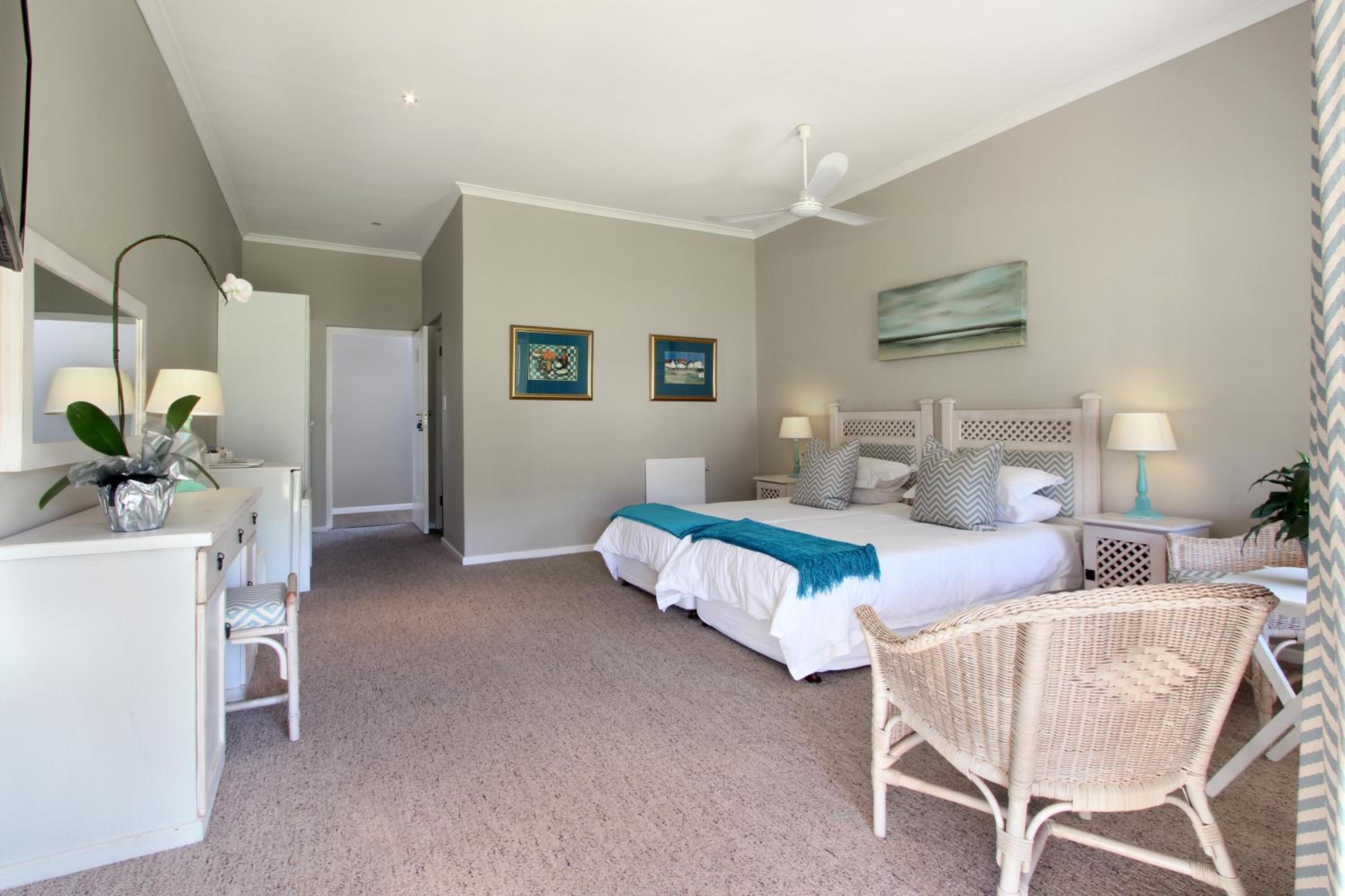 Twin Room with Mountain View - Photo 11