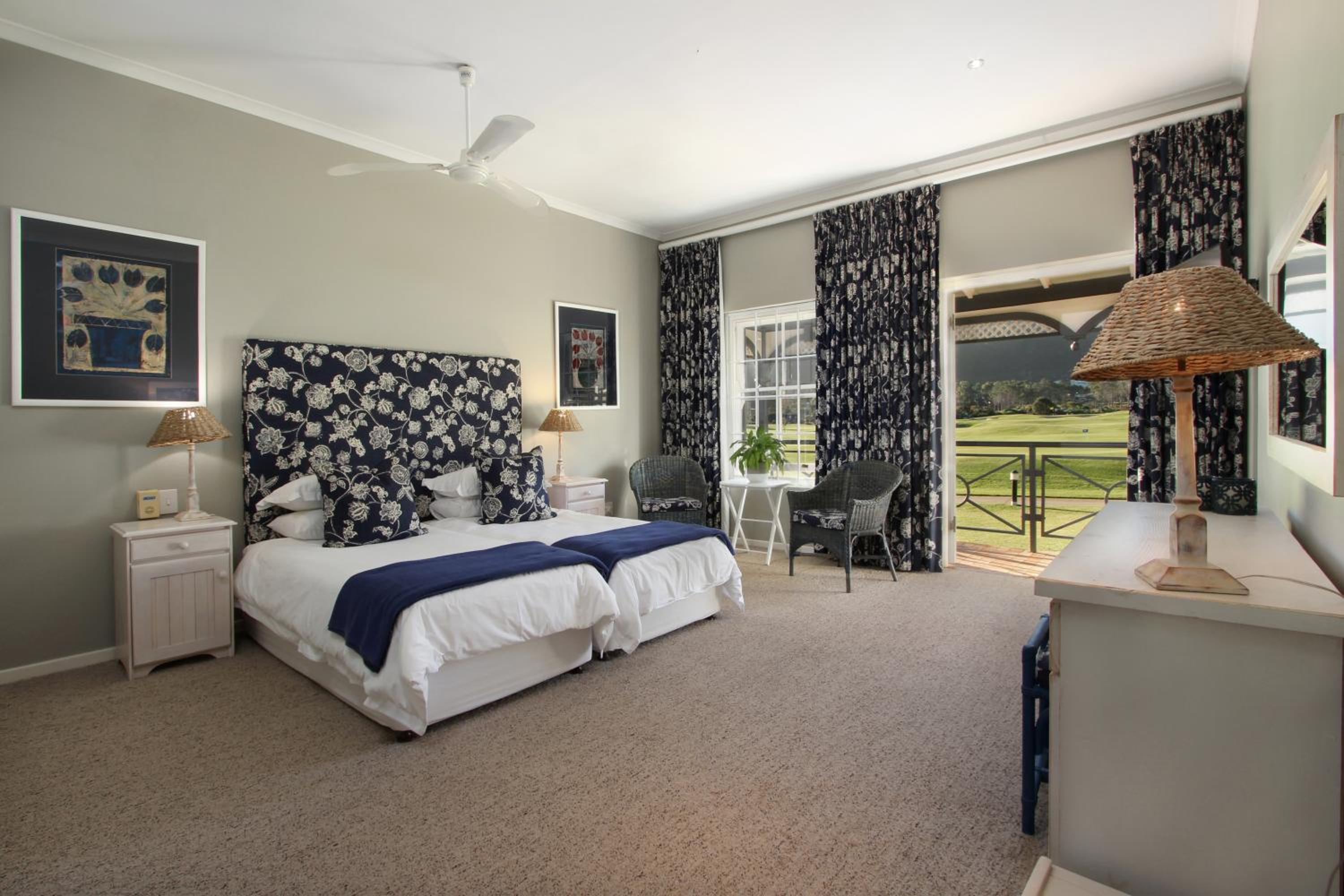 Twin Room with Mountain View