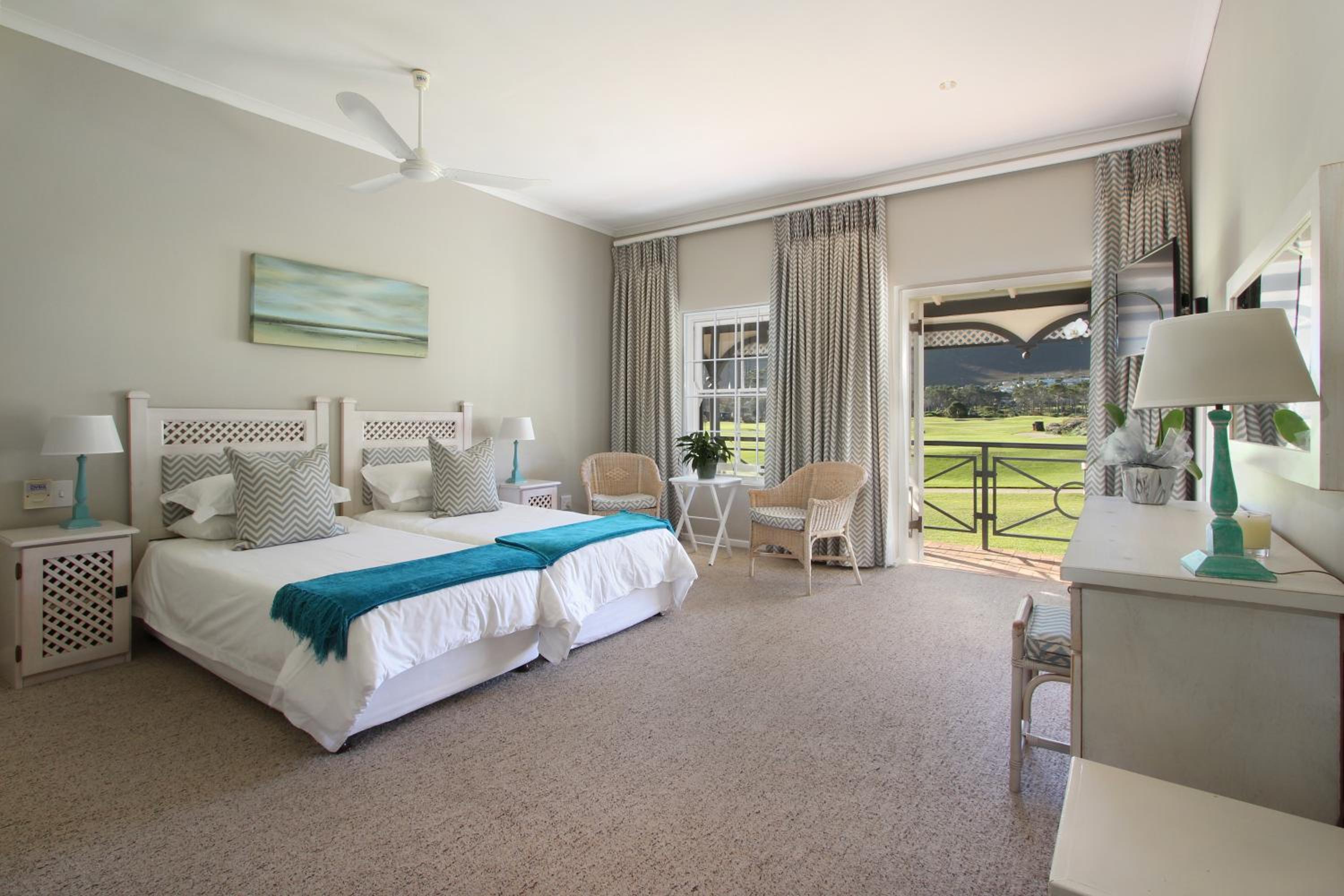 Twin Room with Mountain View - Photo 1