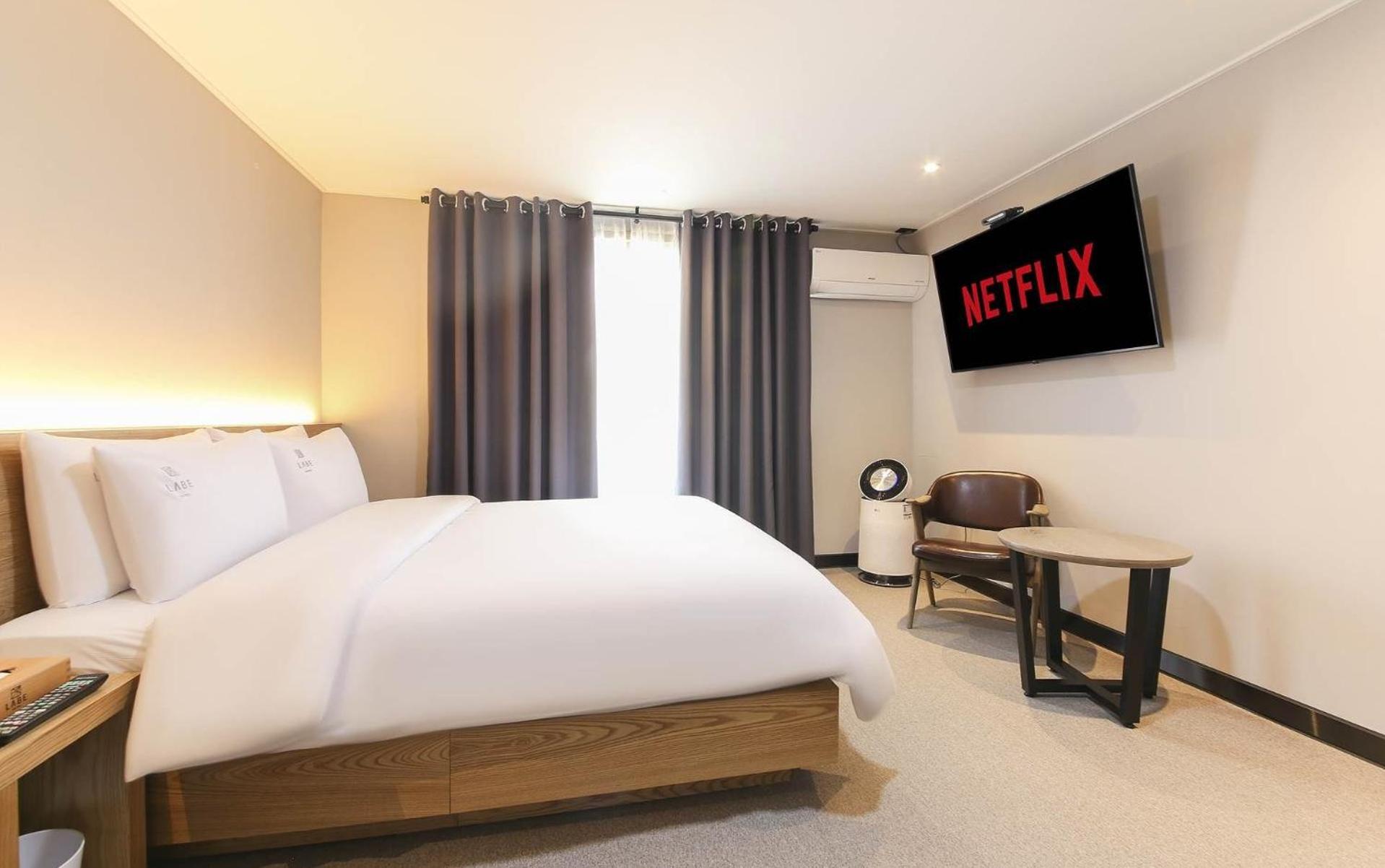 Double Room with Balcony - Photo 3