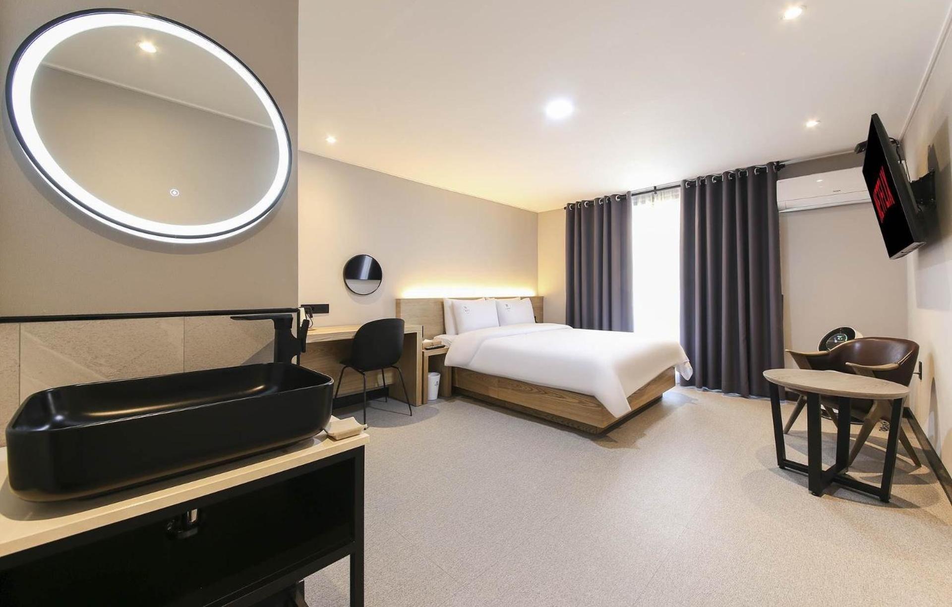 Double Room with Balcony - Photo 1