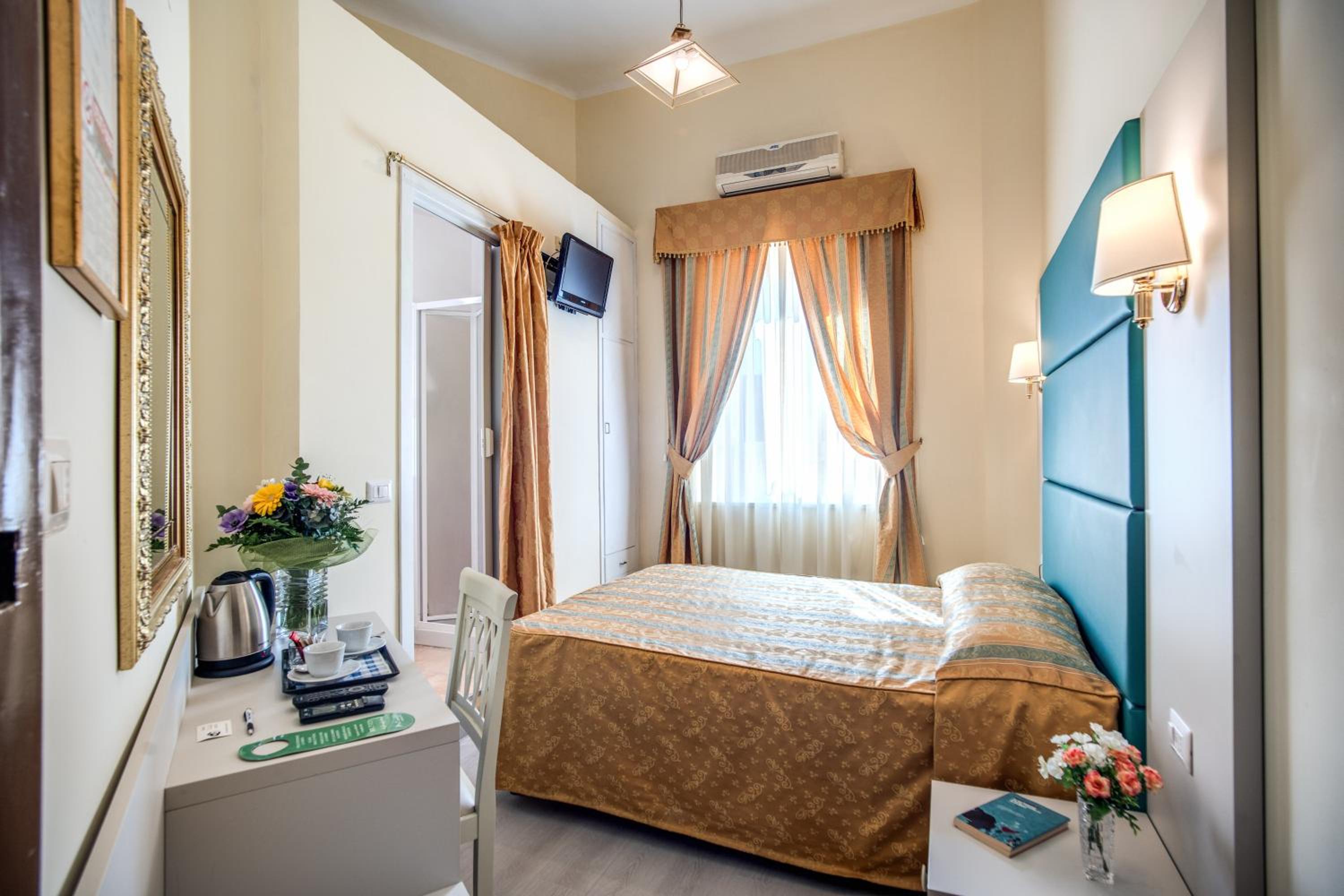 Economy Double Room photo 3