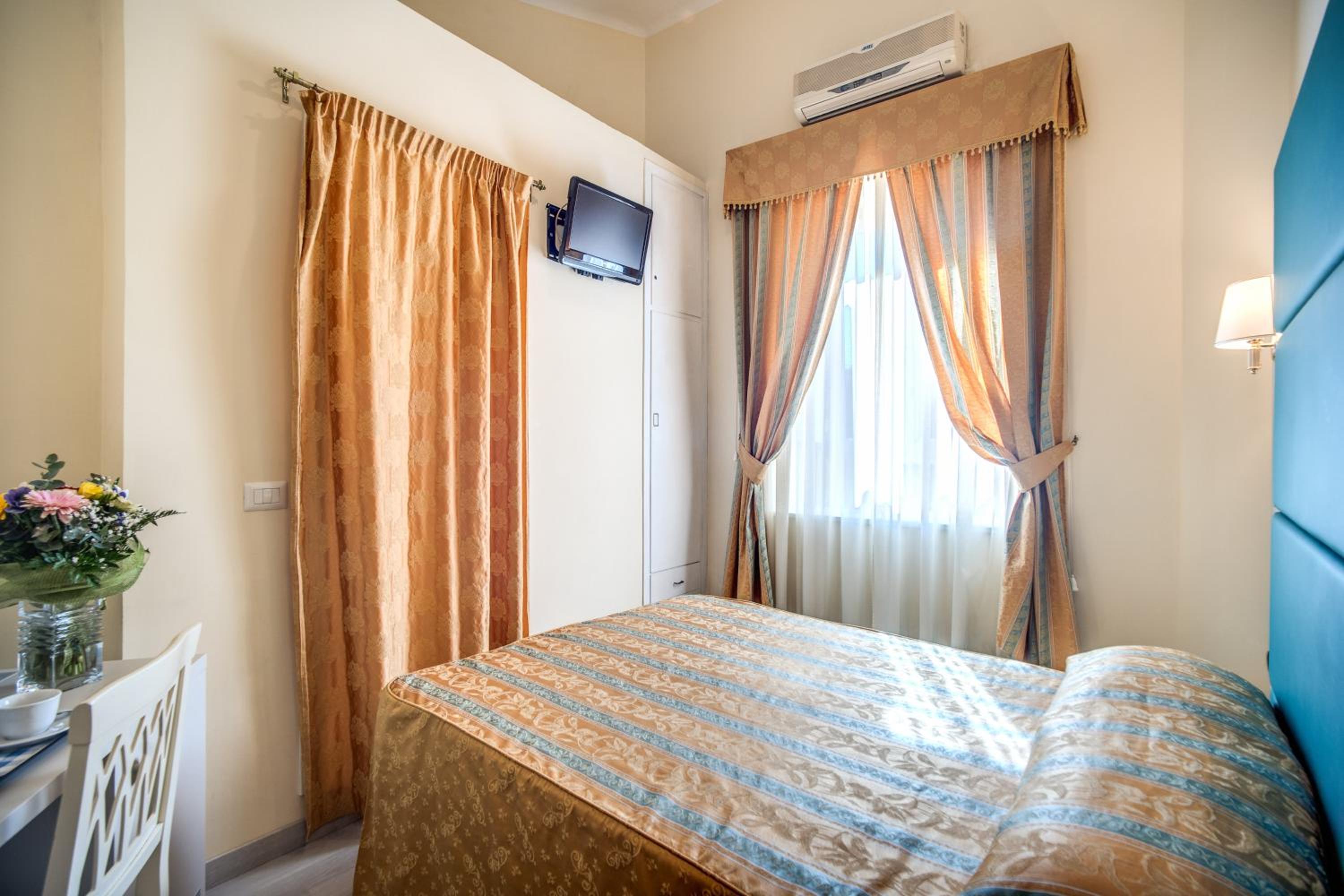 Single Room photo 3