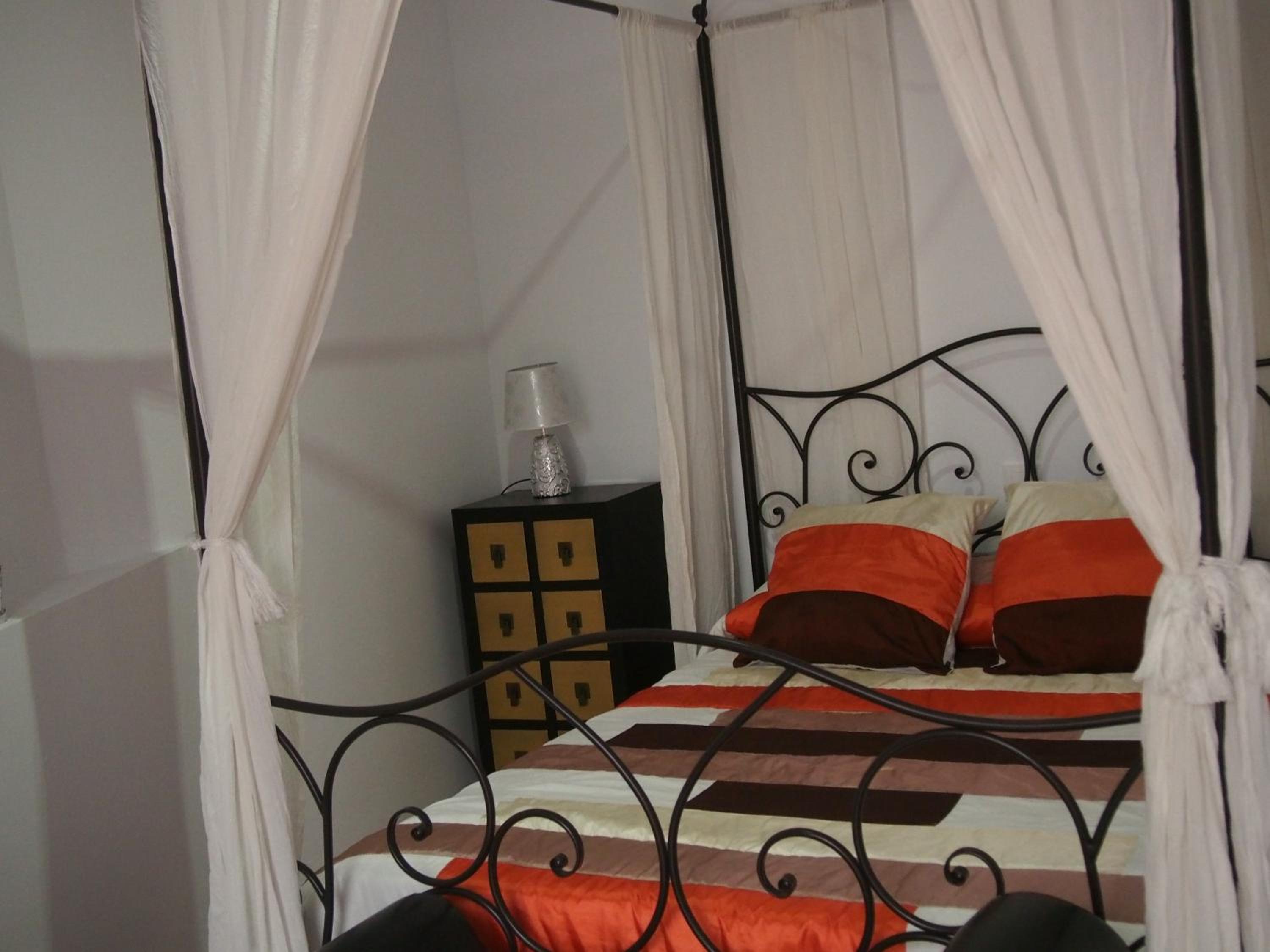 Two-Bedroom Apartment - Photo 4