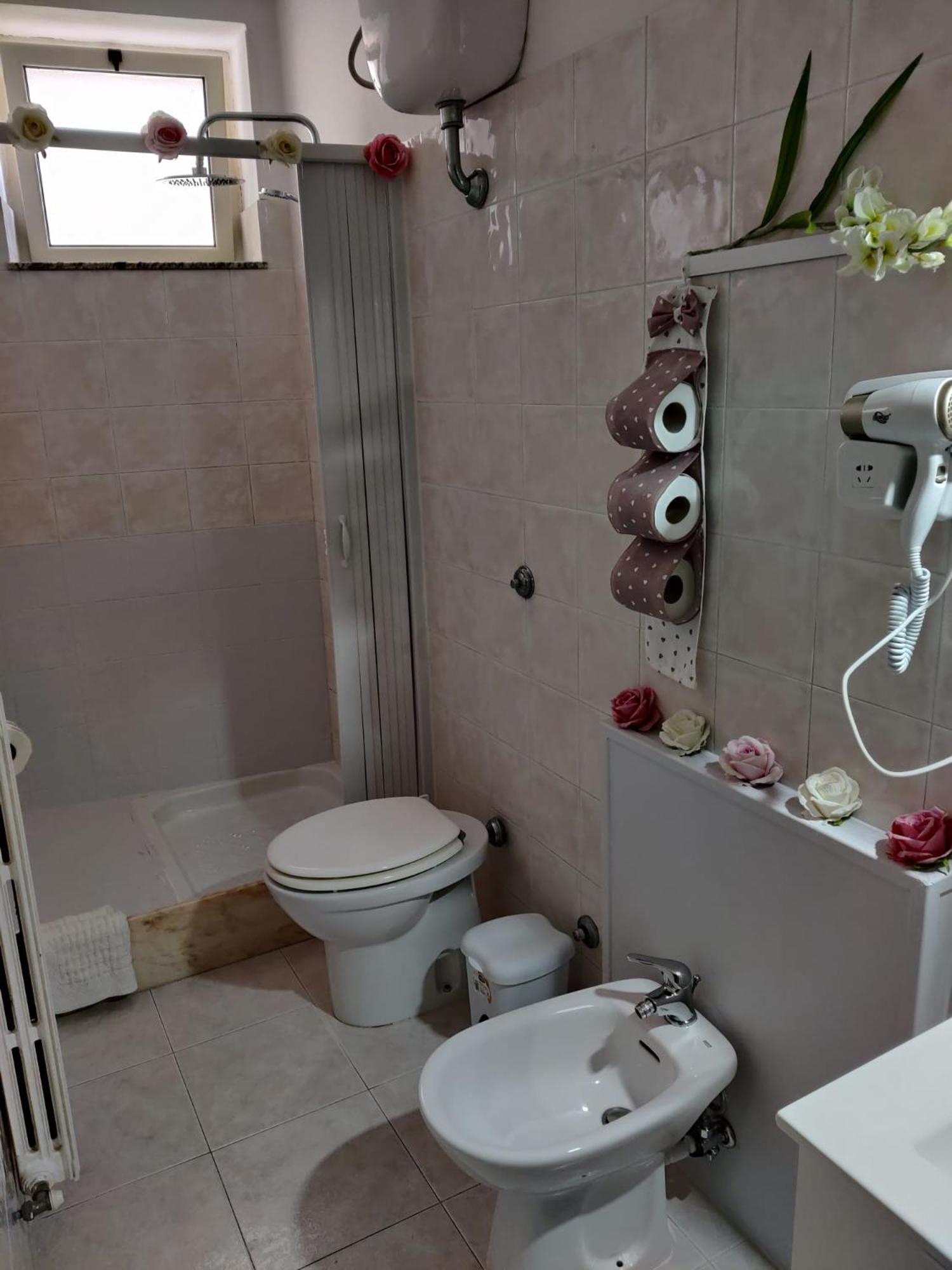 Quadruple Room with Private Bathroom - Photo 13
