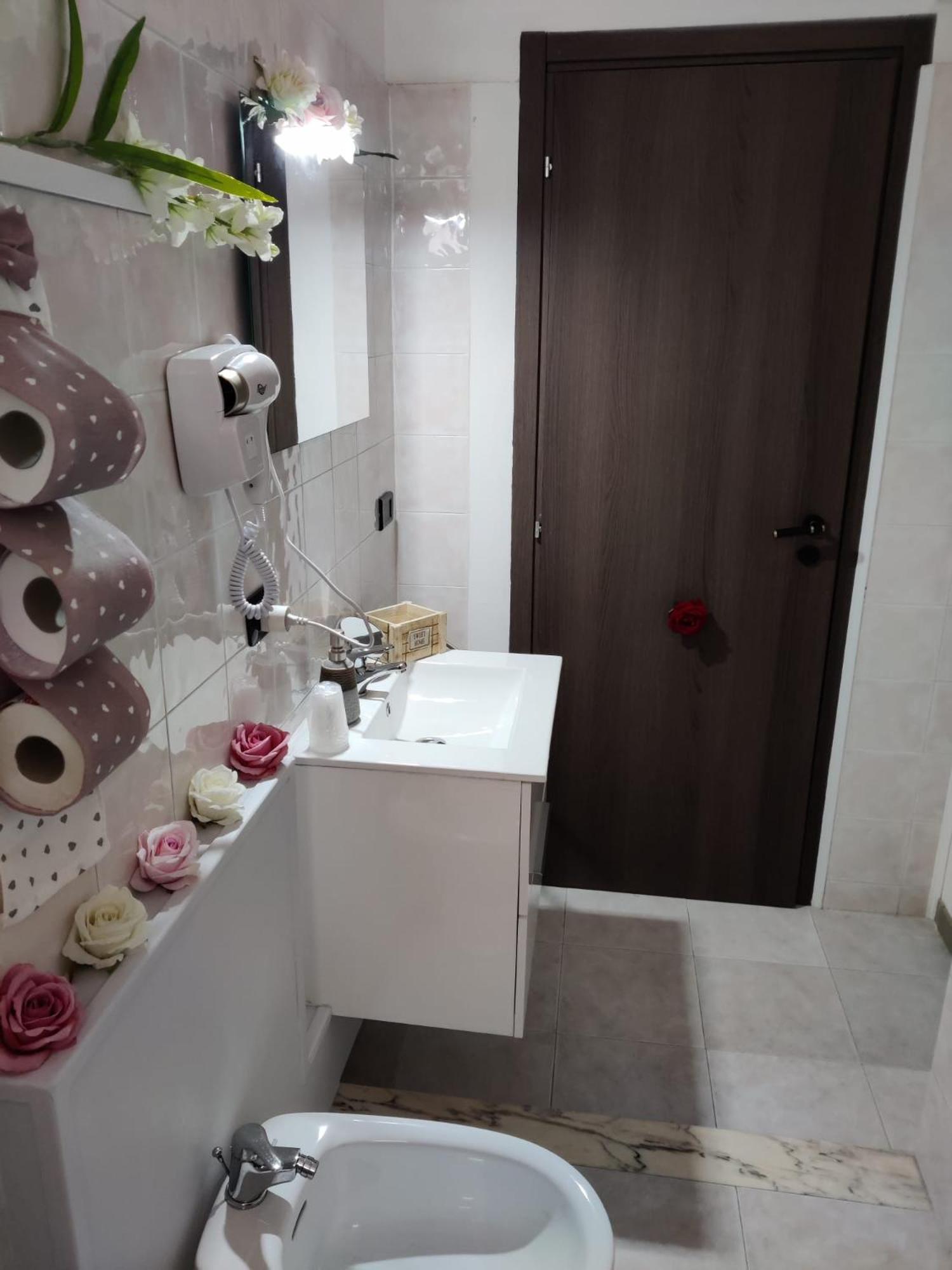 Quadruple Room with Private Bathroom - Photo 14