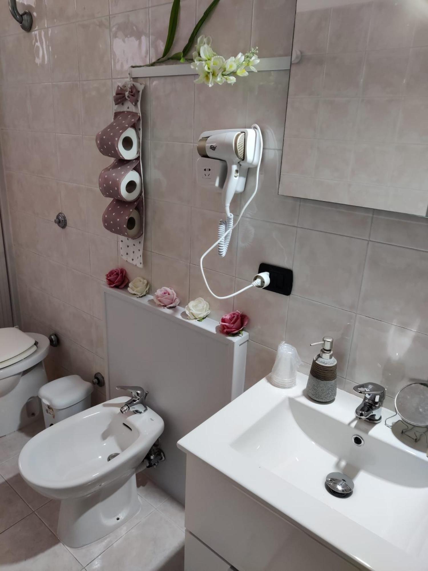 Quadruple Room with Private Bathroom - Photo 15