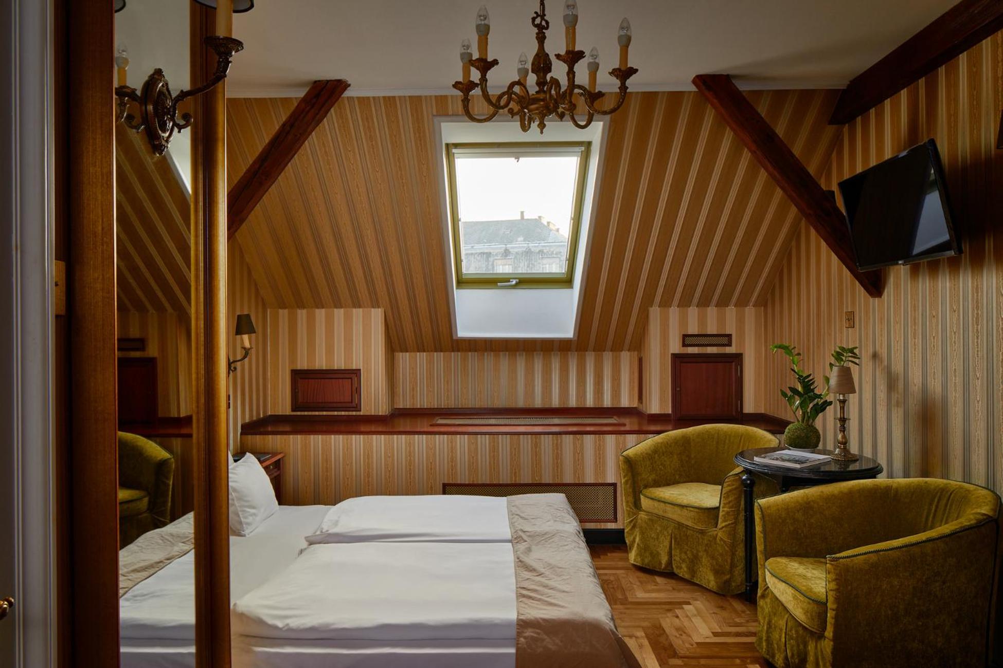 Double Attic Room - Photo 1