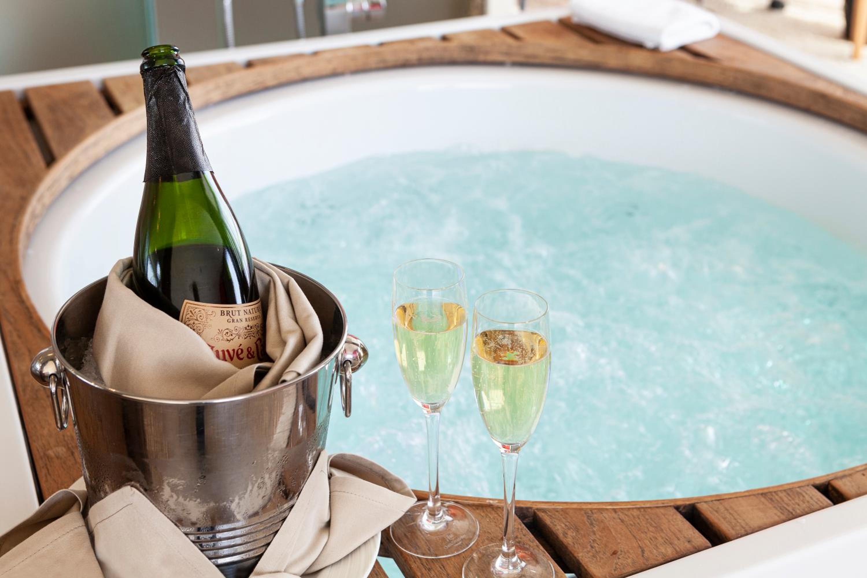 Suite with Spa Bath photo 2