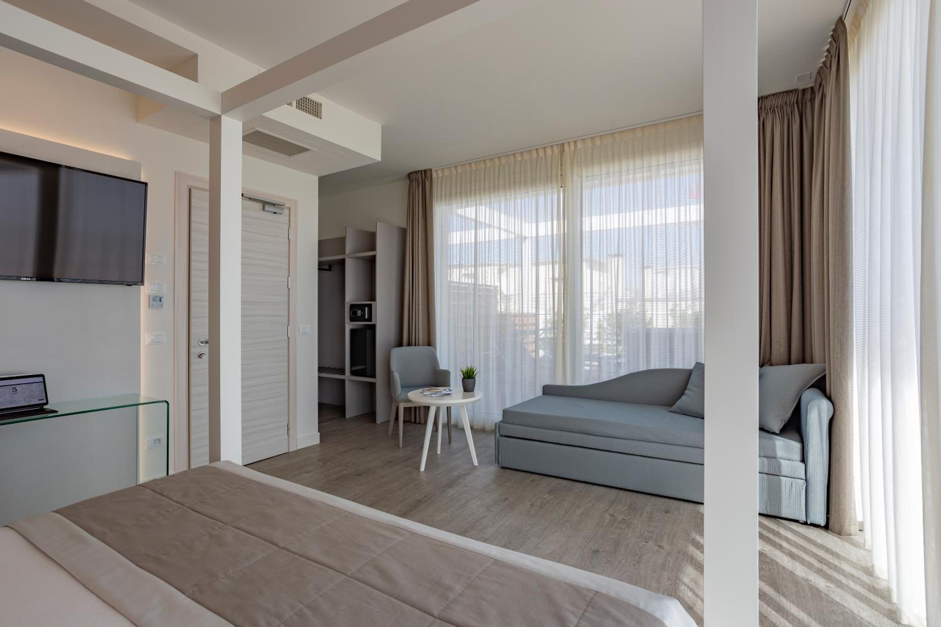 Suite with Spa Bath and Front Sea View photo 1