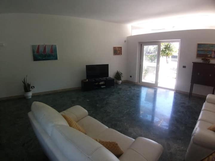 Villa photo 1