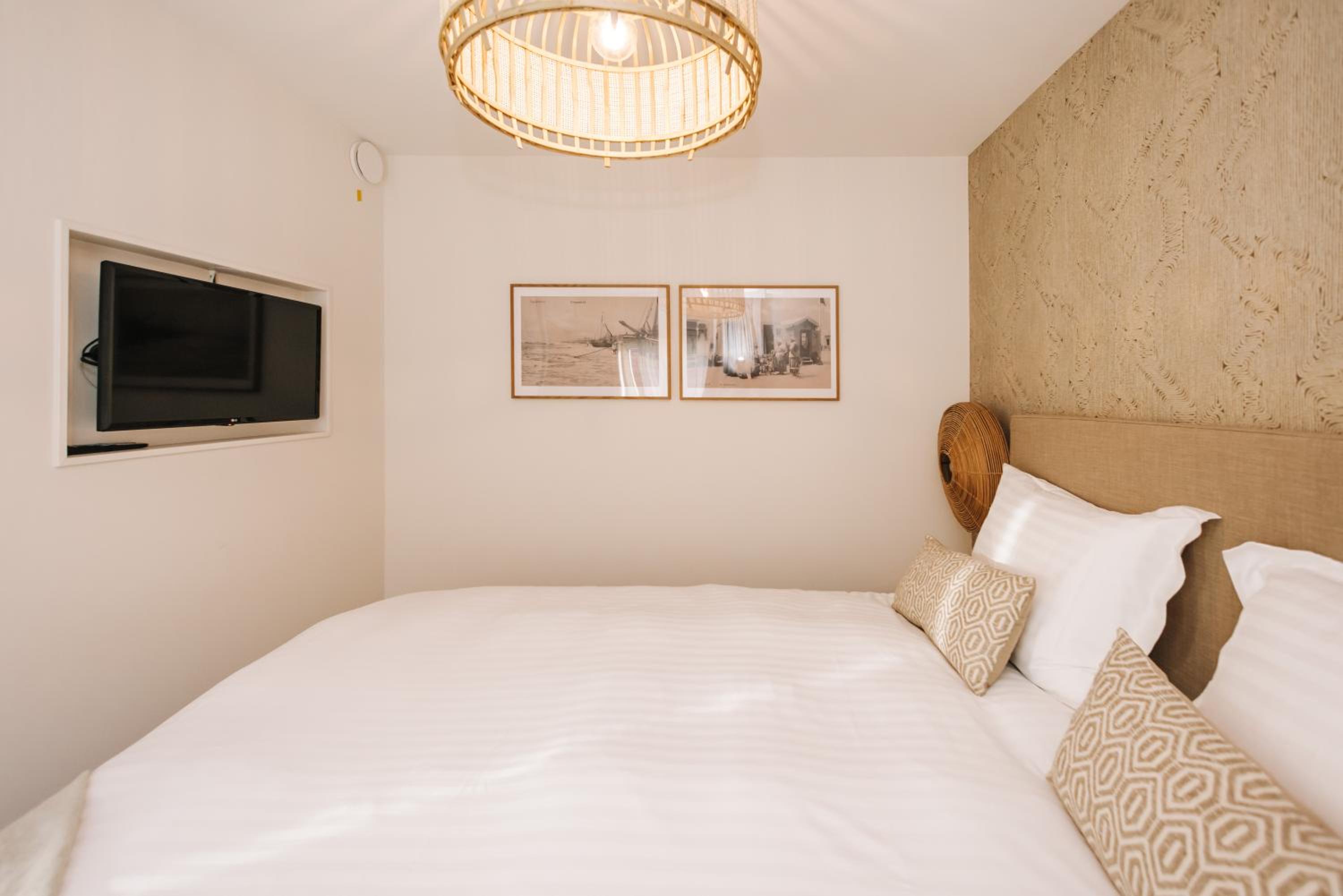 Suite with Balcony - Photo 10