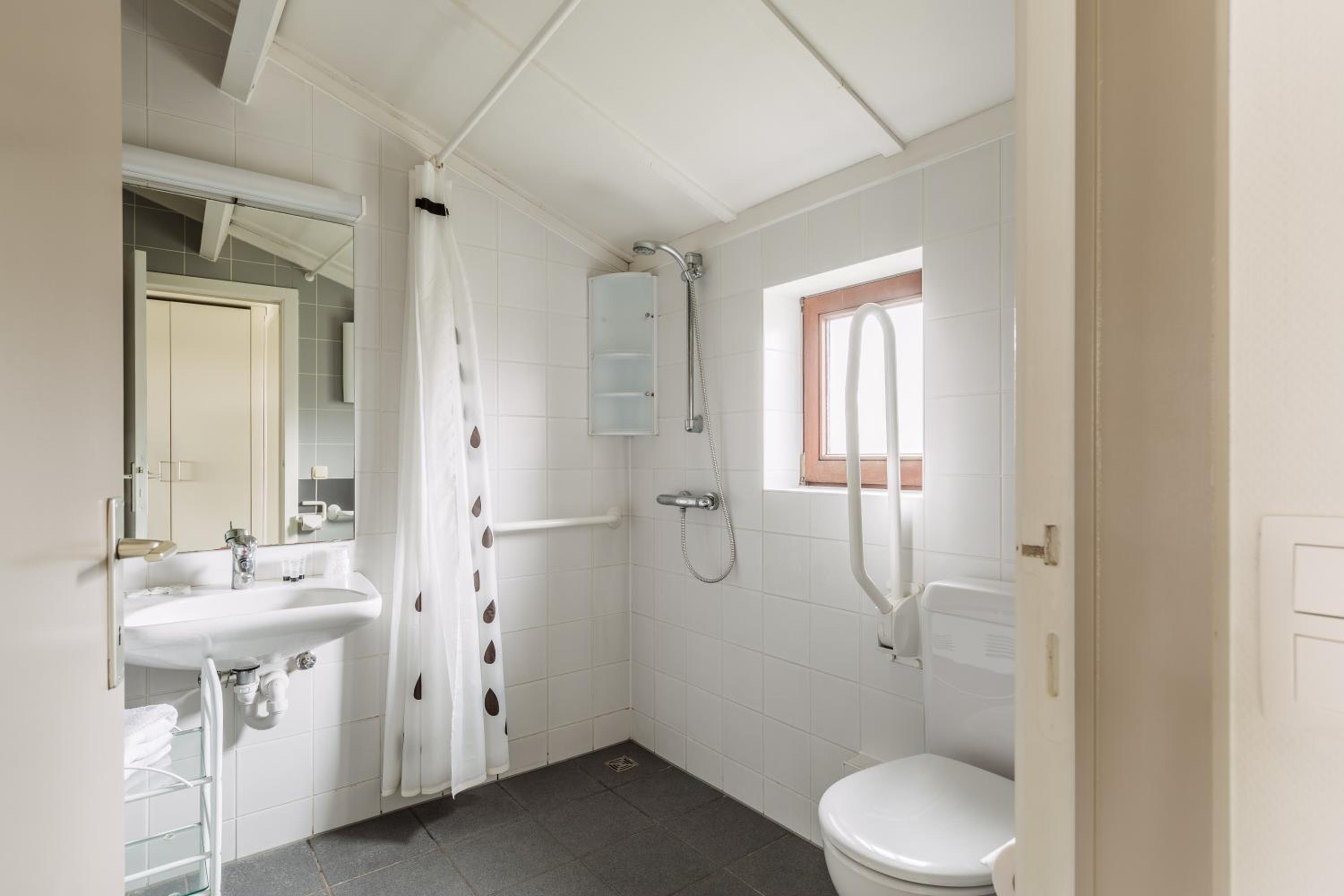 Studio with Kitchenette - Disability Access - Photo 6