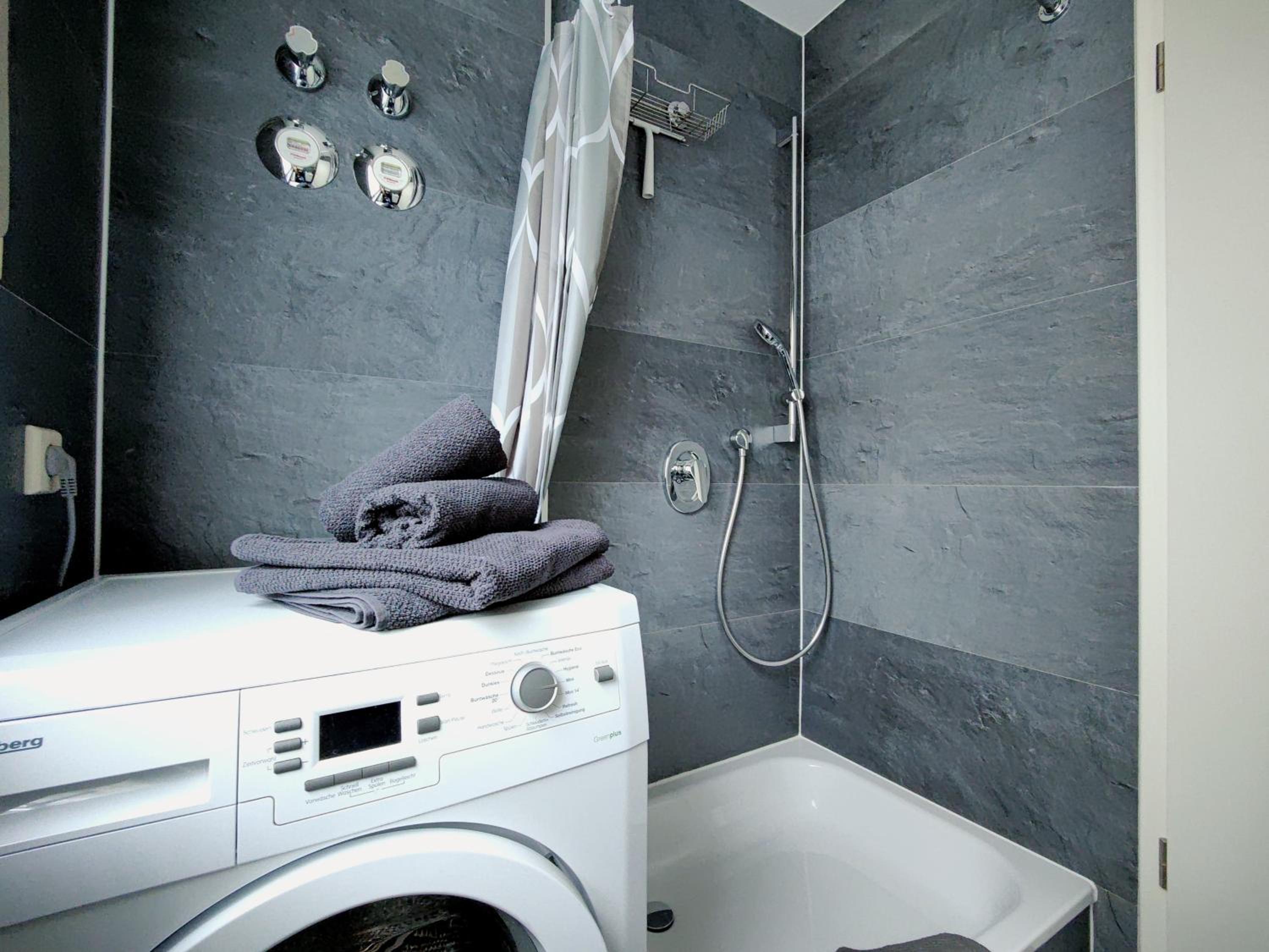 Studio Apartment - Photo 16
