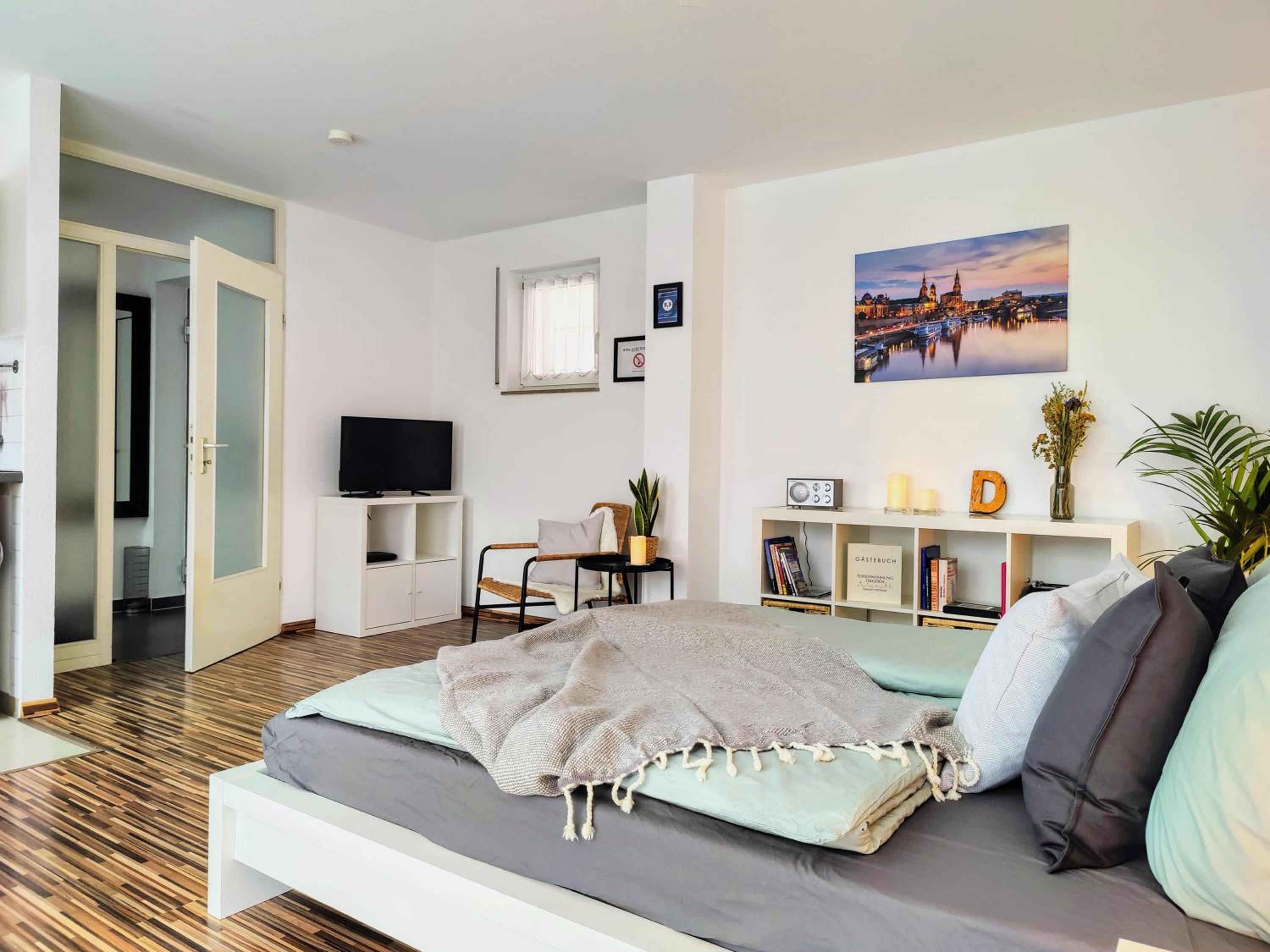 Studio Apartment - Photo 13