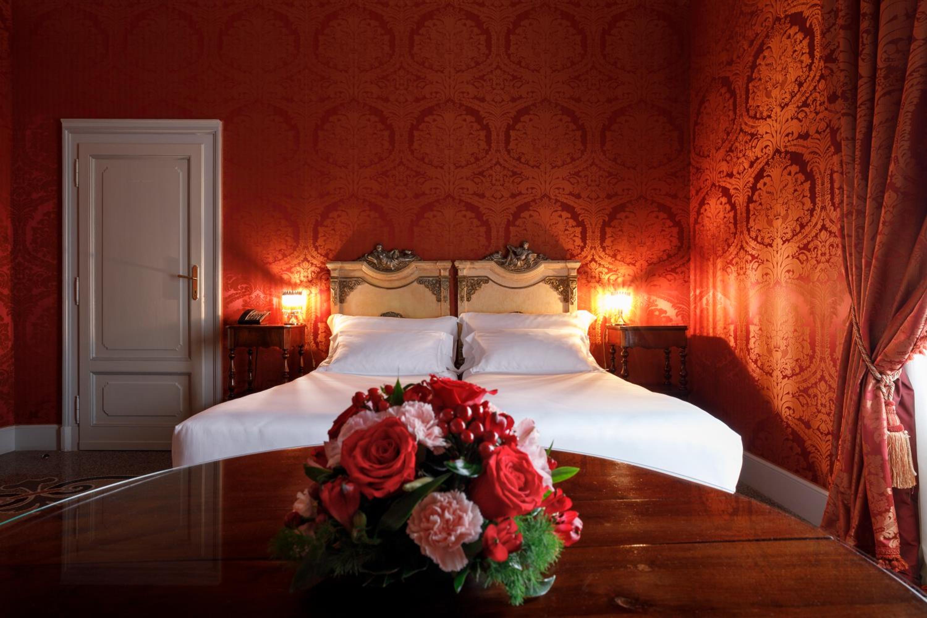 Deluxe Double or Twin Room thumbnail 5