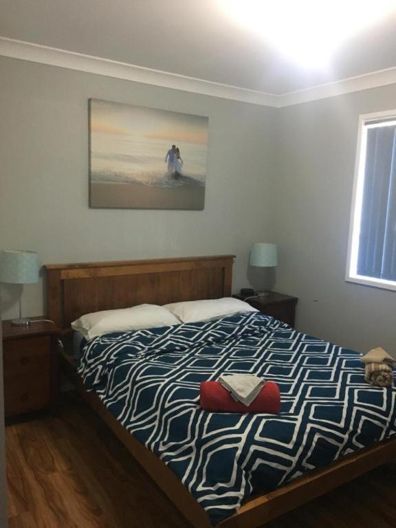 Five-Bedroom House photo 3