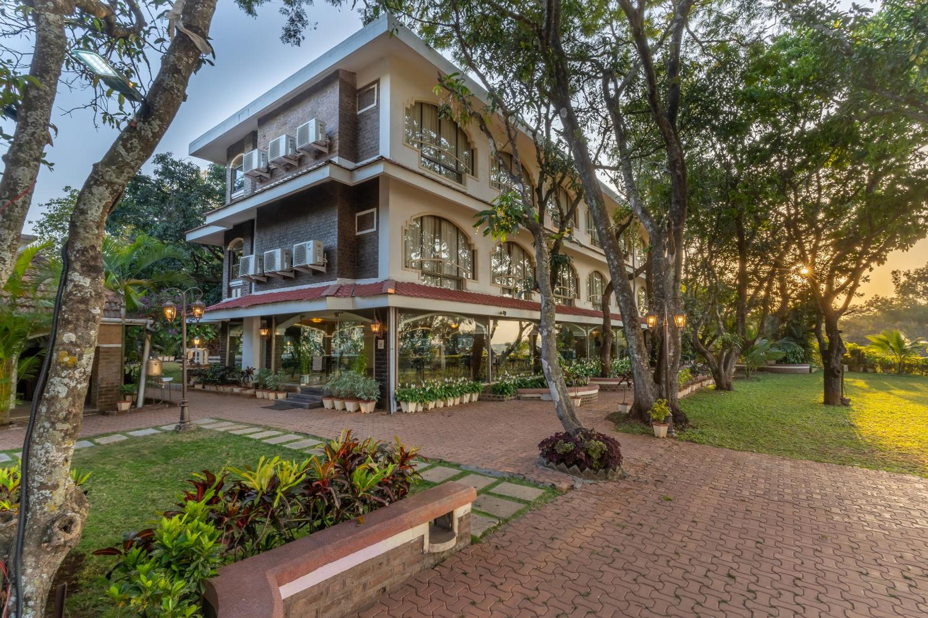Deluxe Double or Twin Room with Mountain View photo 3