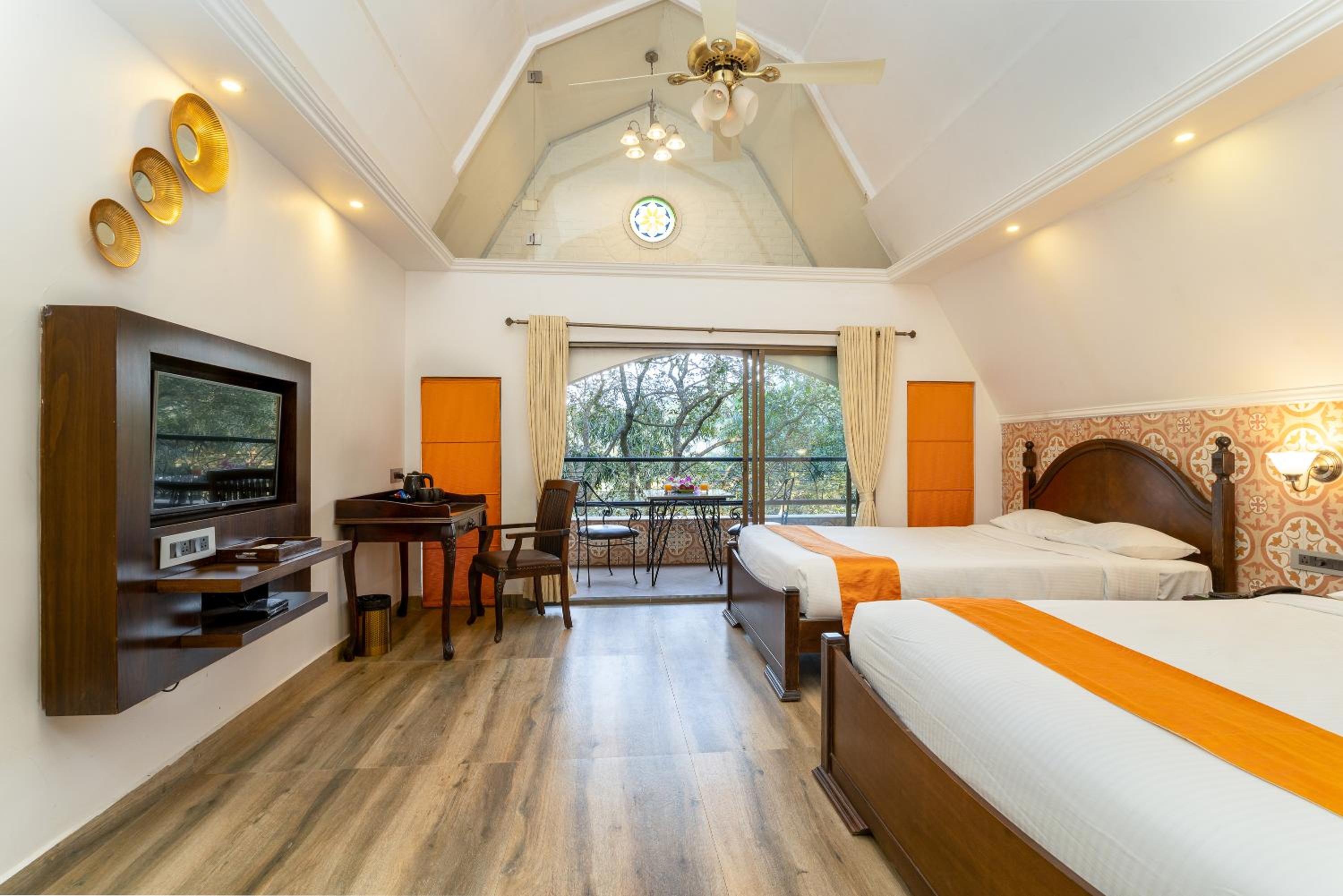 Queen Room with Balcony photo 3