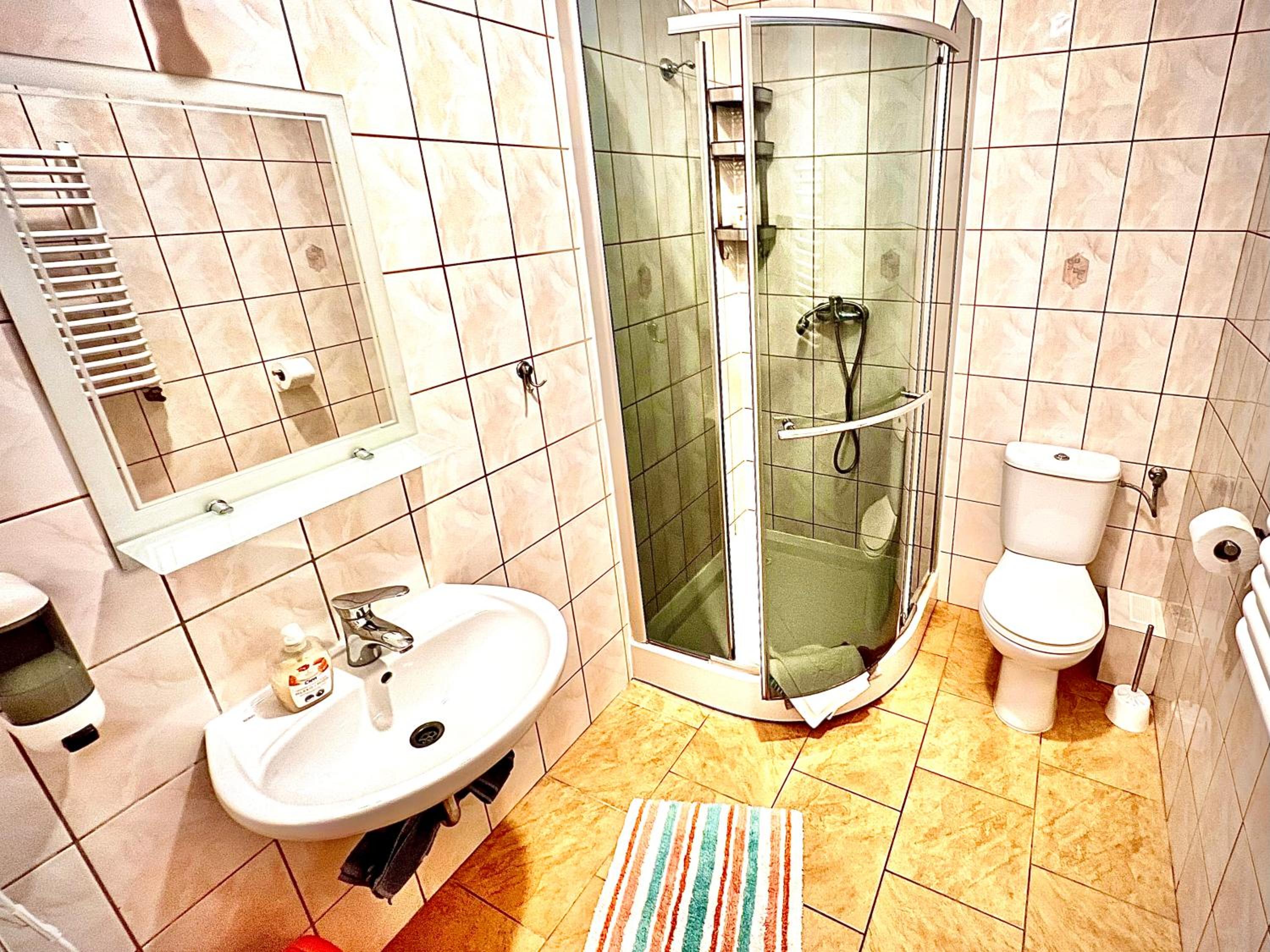 Economy Double Room - Photo 7