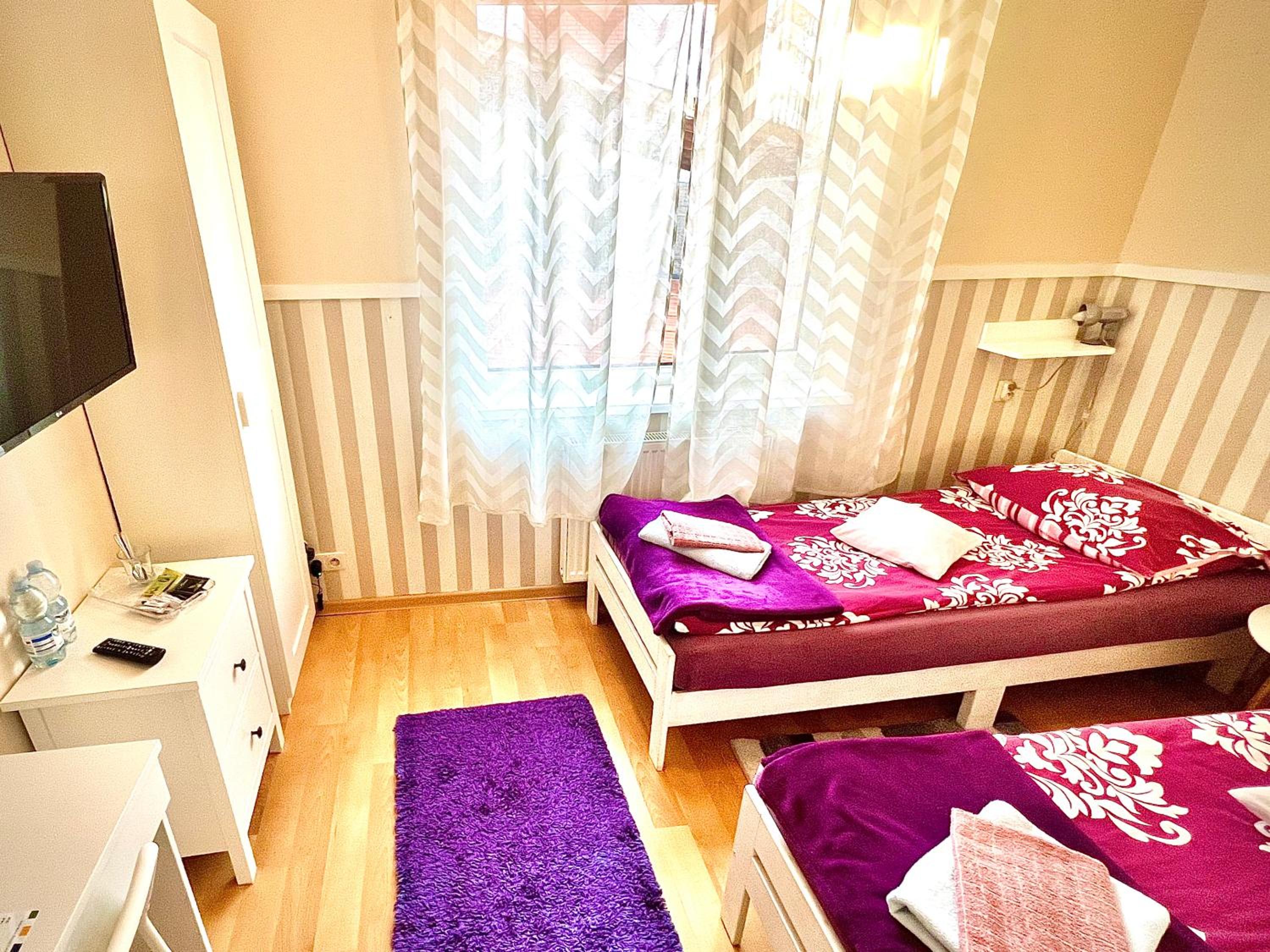 Economy Double Room - Photo 4