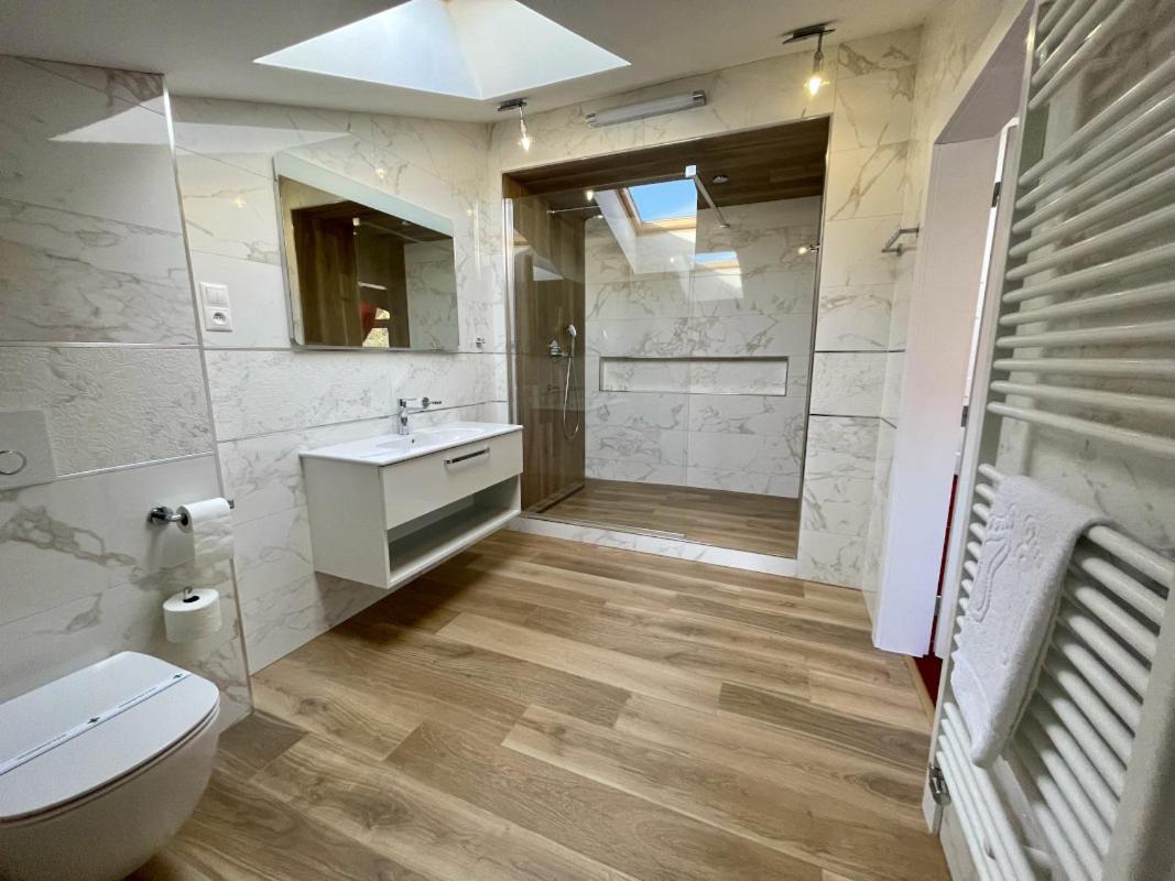 Apartment with Shower - Photo 3